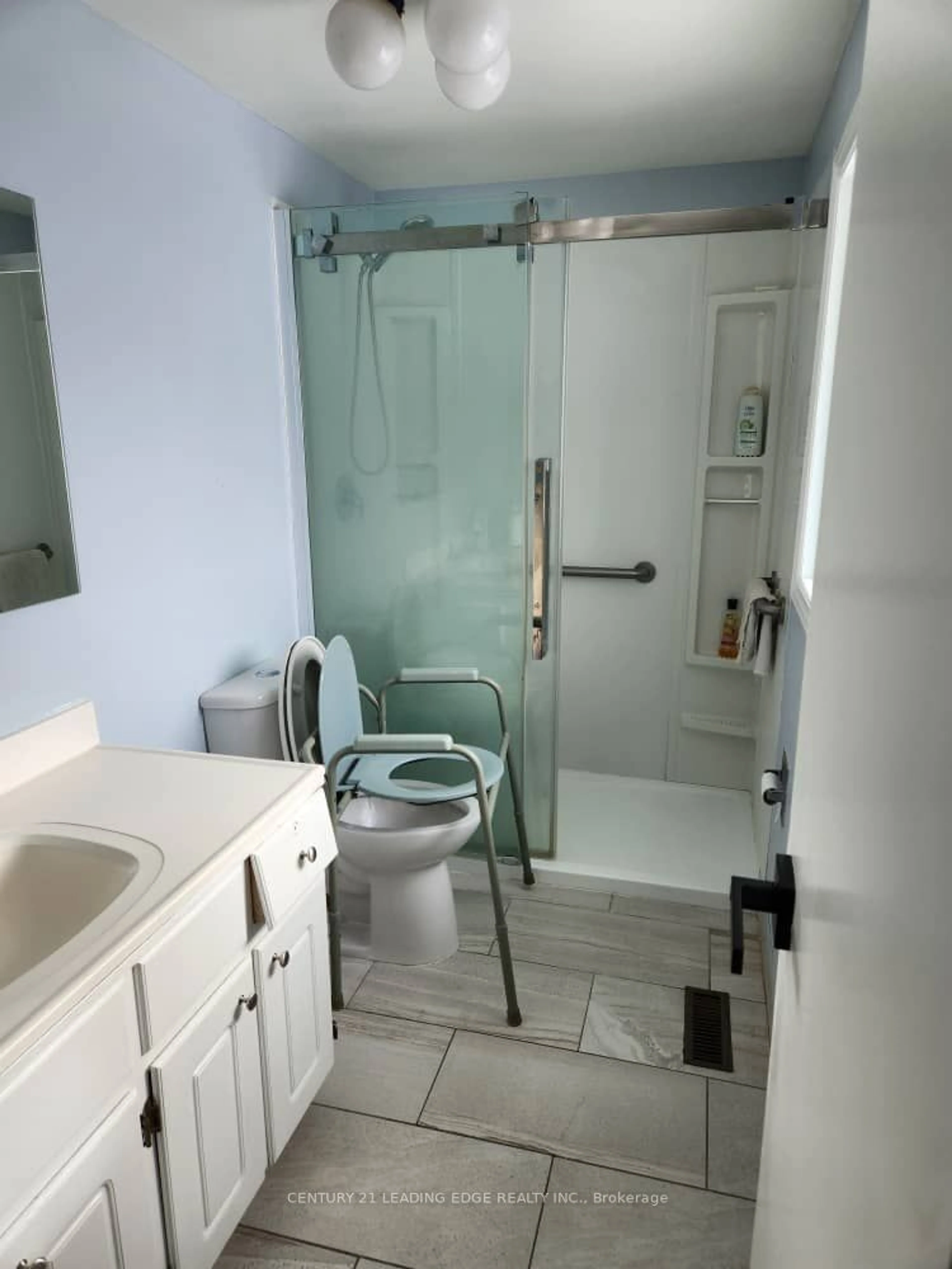 Bathroom, not visible floor for 128 Cobblehill Rd, Halton Hills Ontario L7J 2N6