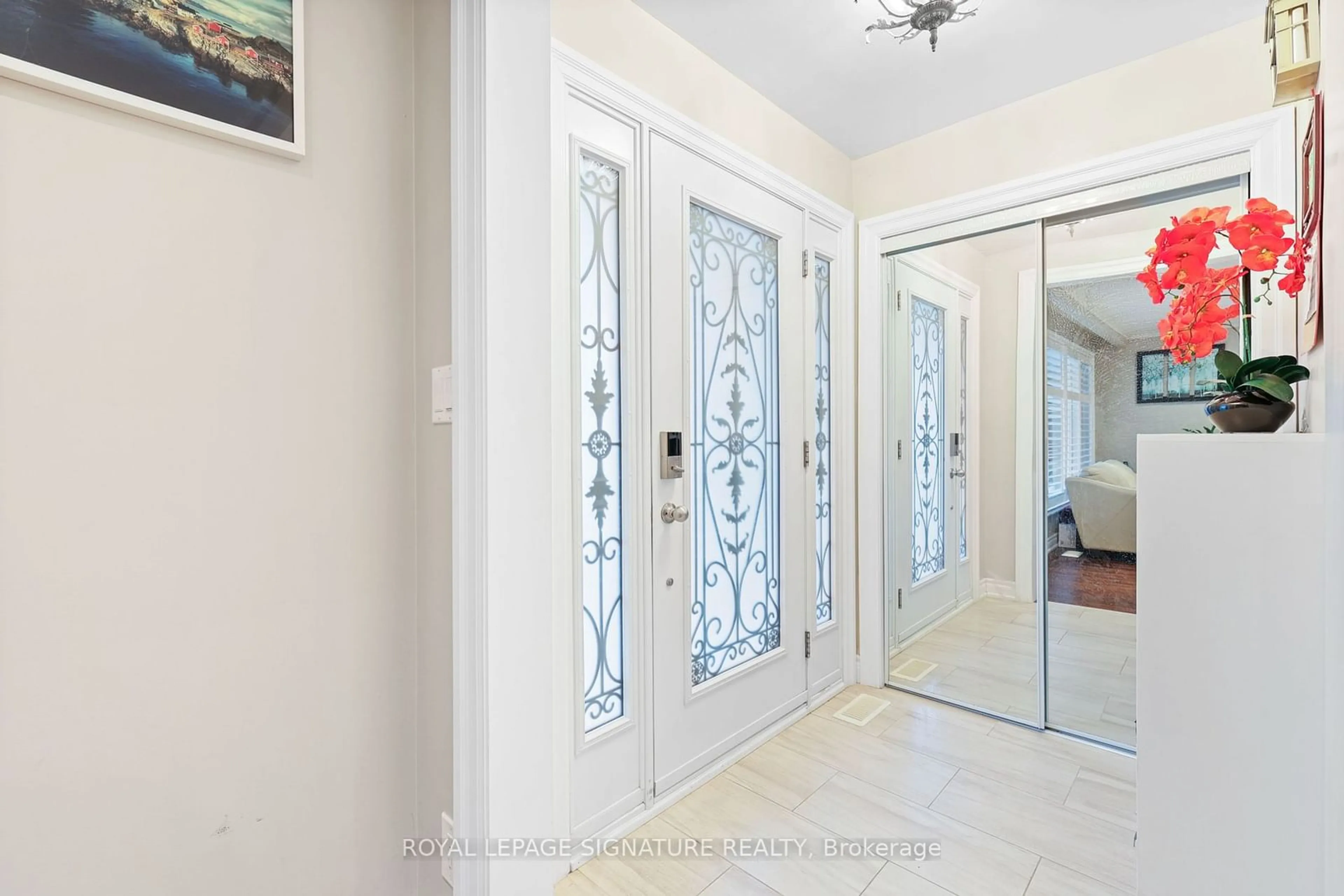 Indoor entryway, wood floors for 31 Liscombe Rd, Toronto Ontario M6L 3A3