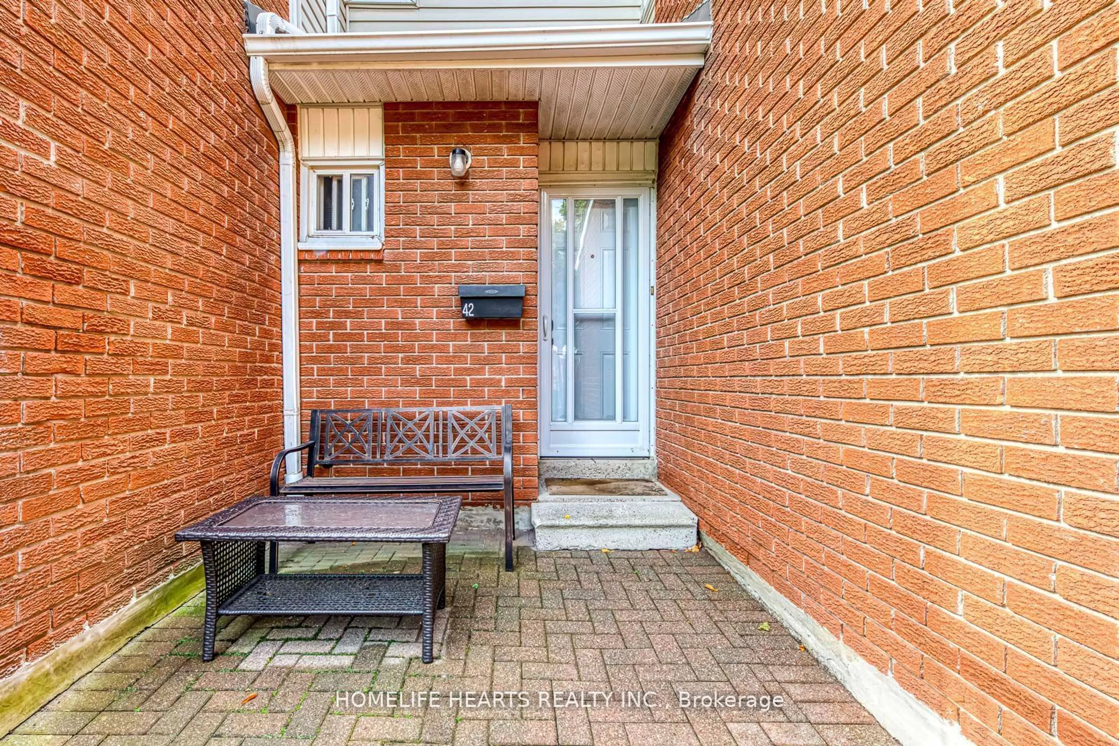 Patio, the street view for 42 Sandringham Crt, Brampton Ontario L6T 3Z3