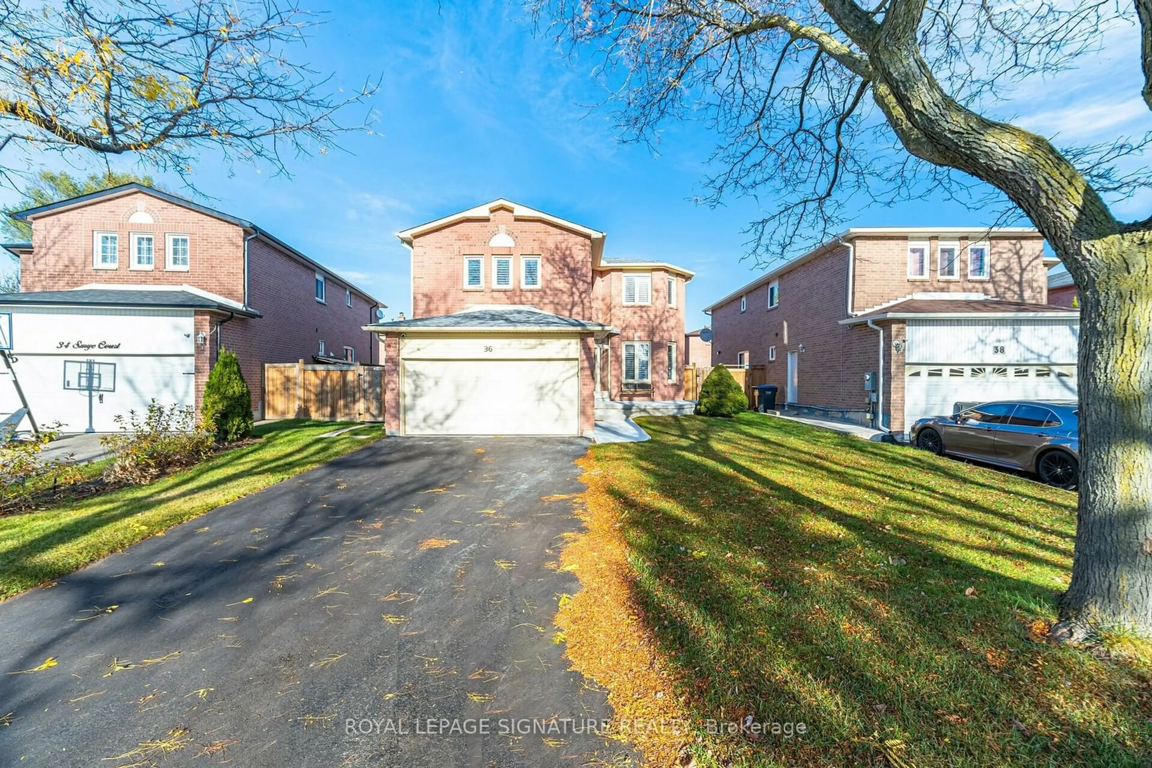 A pic from exterior of the house or condo, the street view for 36 Smye Crt, Brampton Ontario L6X 4B2