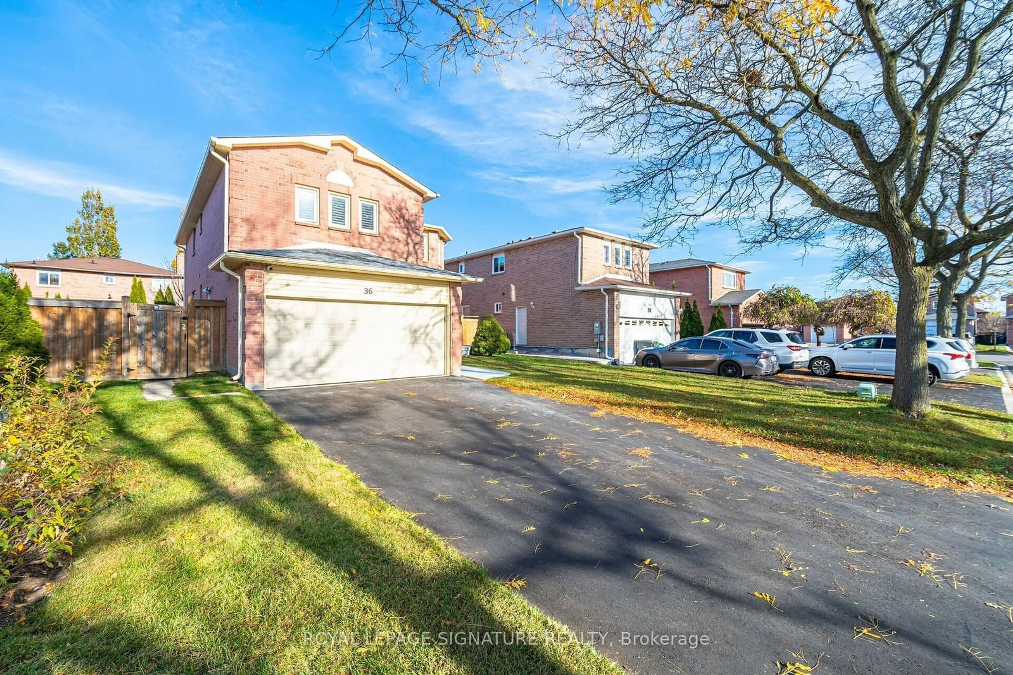 A pic from exterior of the house or condo, the street view for 36 Smye Crt, Brampton Ontario L6X 4B2