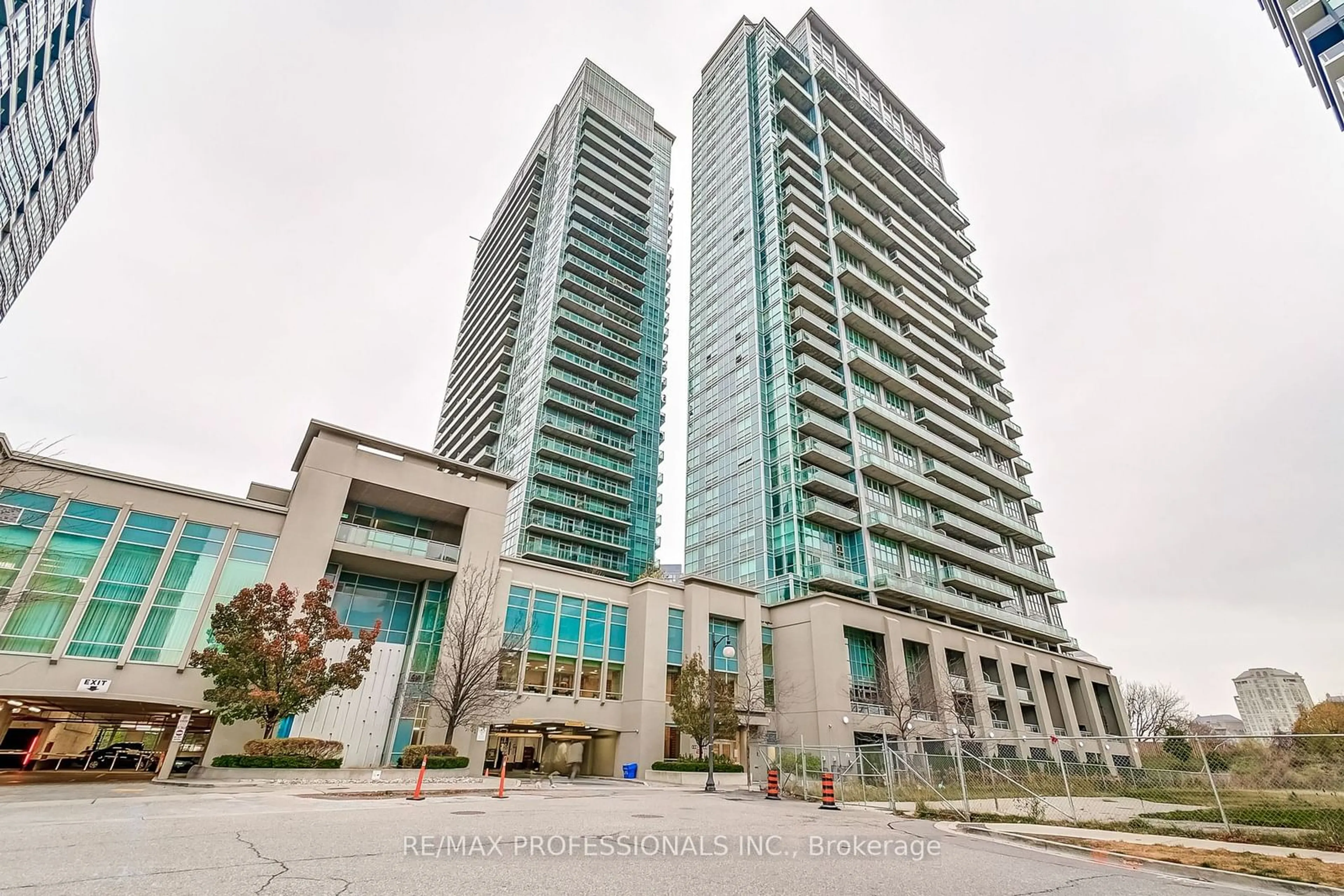 A pic from exterior of the house or condo, the front or back of building for 165 Legion Rd #2634, Toronto Ontario M8Y 0B3