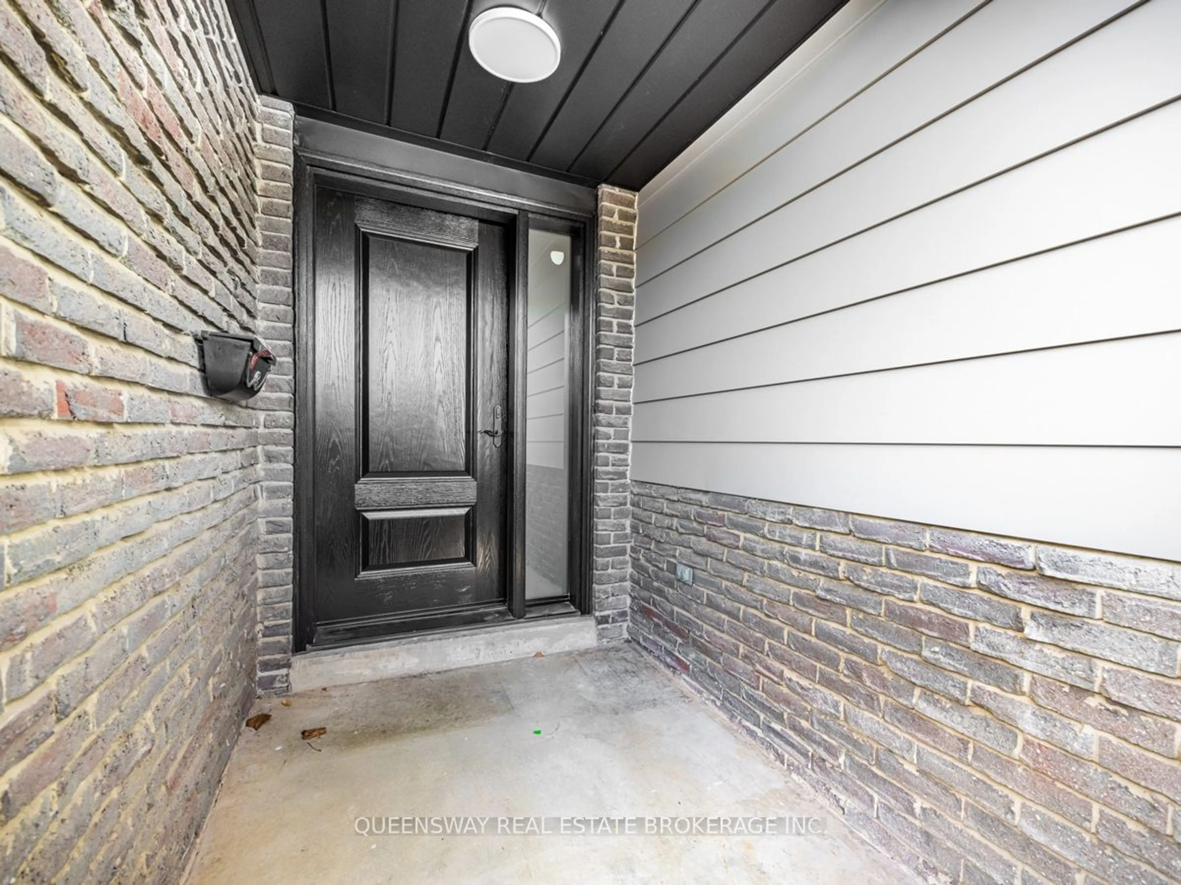 Indoor entryway, cement floor for 2223 Urwin Cres, Oakville Ontario L6L 2T3