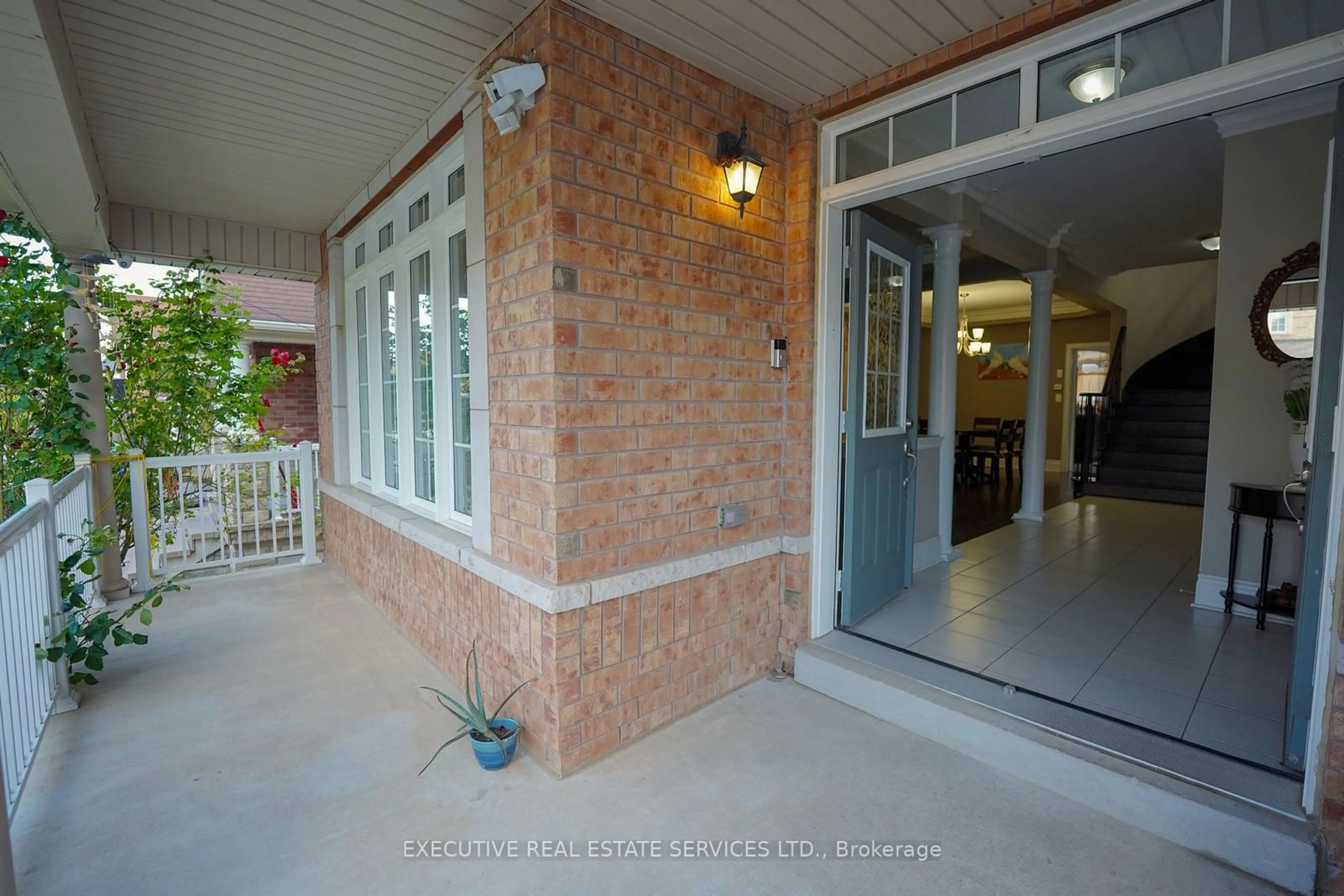 Indoor foyer, ceramic floors for 8 Gosling St, Brampton Ontario L6Y 0V2