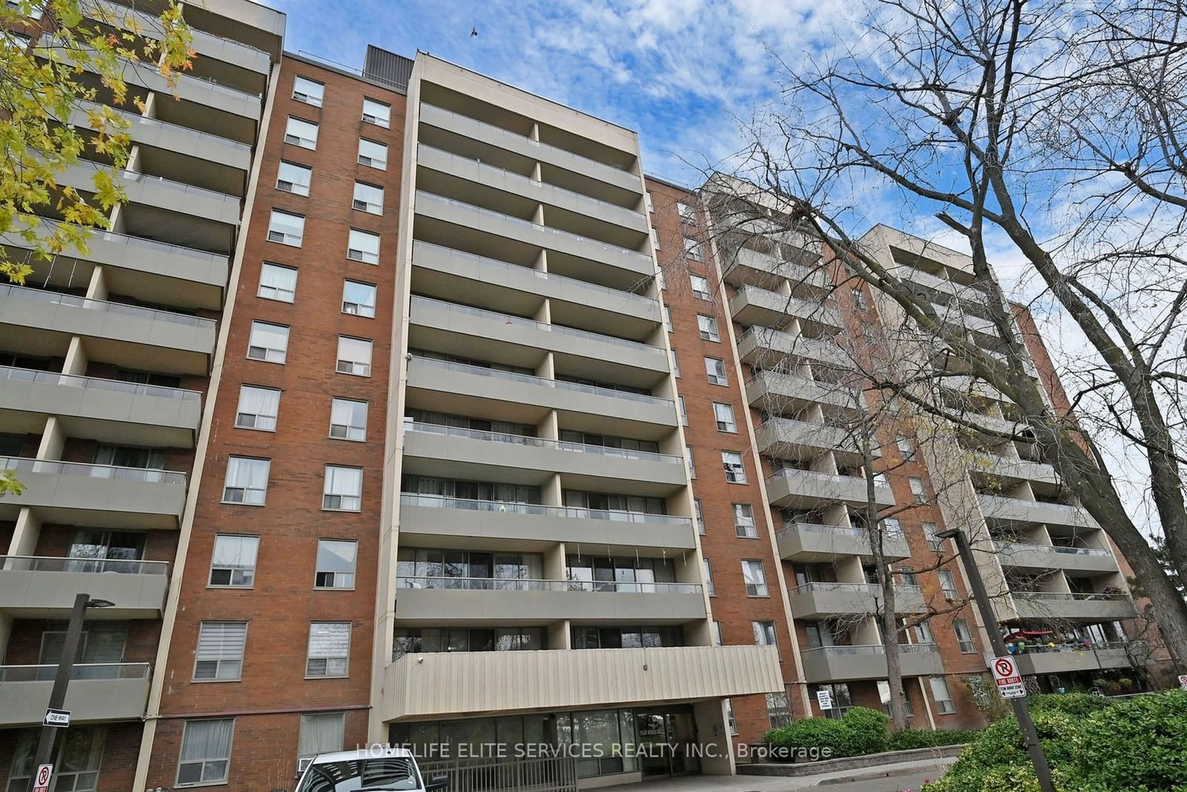 A pic from exterior of the house or condo, the front or back of building for 9 Four Winds Dr #913, Toronto Ontario M3J 2S8