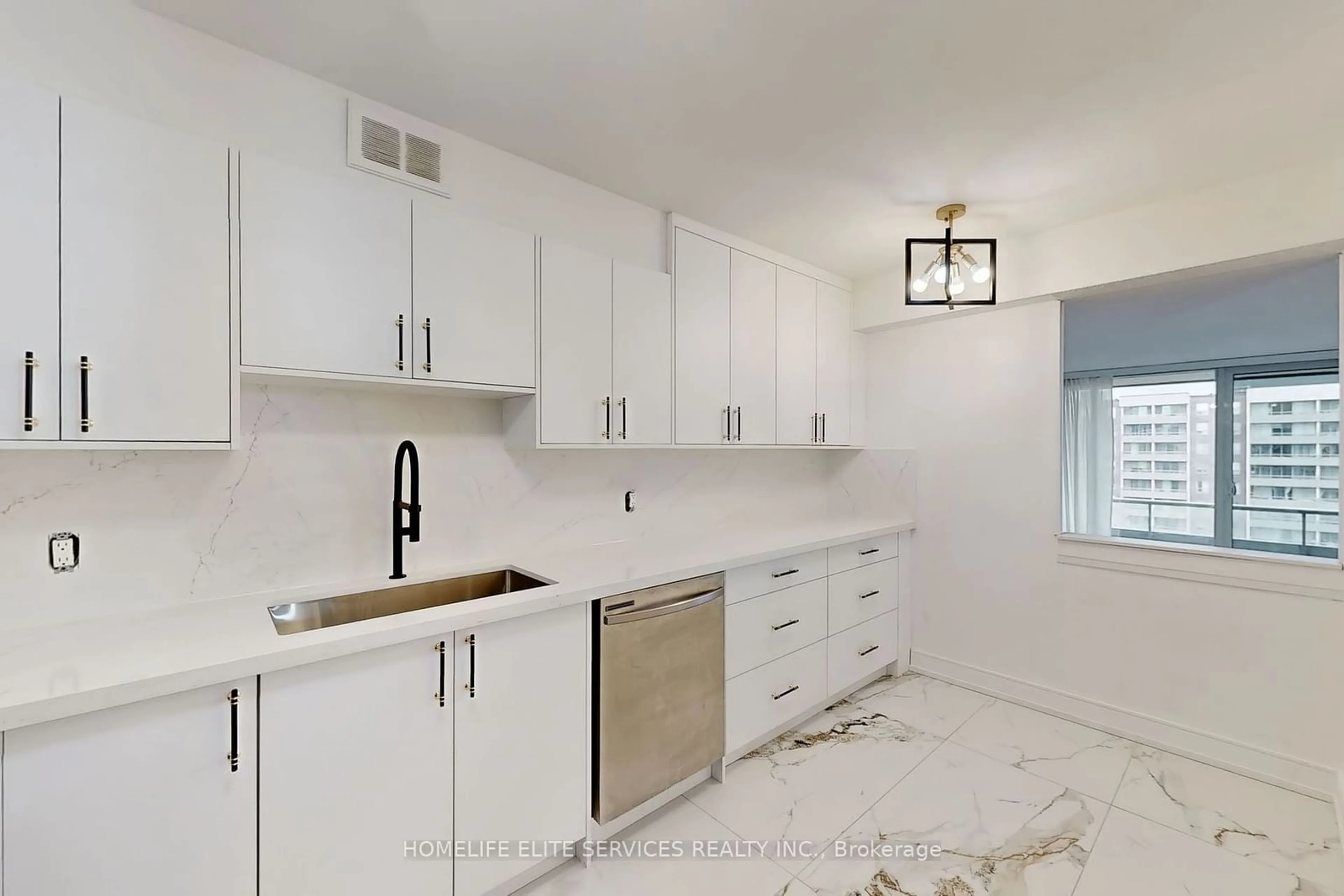 Open concept kitchen for 9 Four Winds Dr #913, Toronto Ontario M3J 2S8