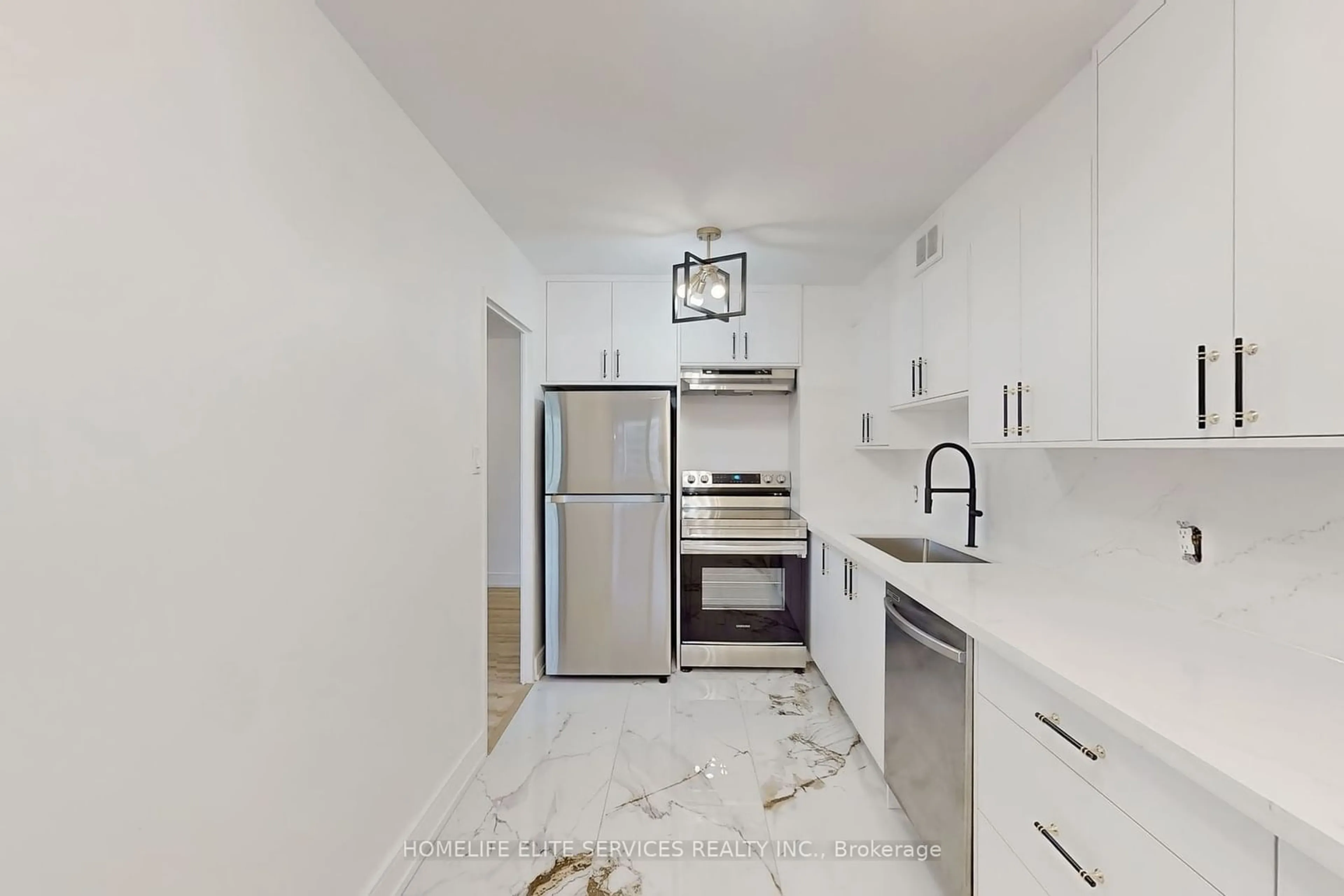 Standard kitchen, ceramic floors for 9 Four Winds Dr #913, Toronto Ontario M3J 2S8