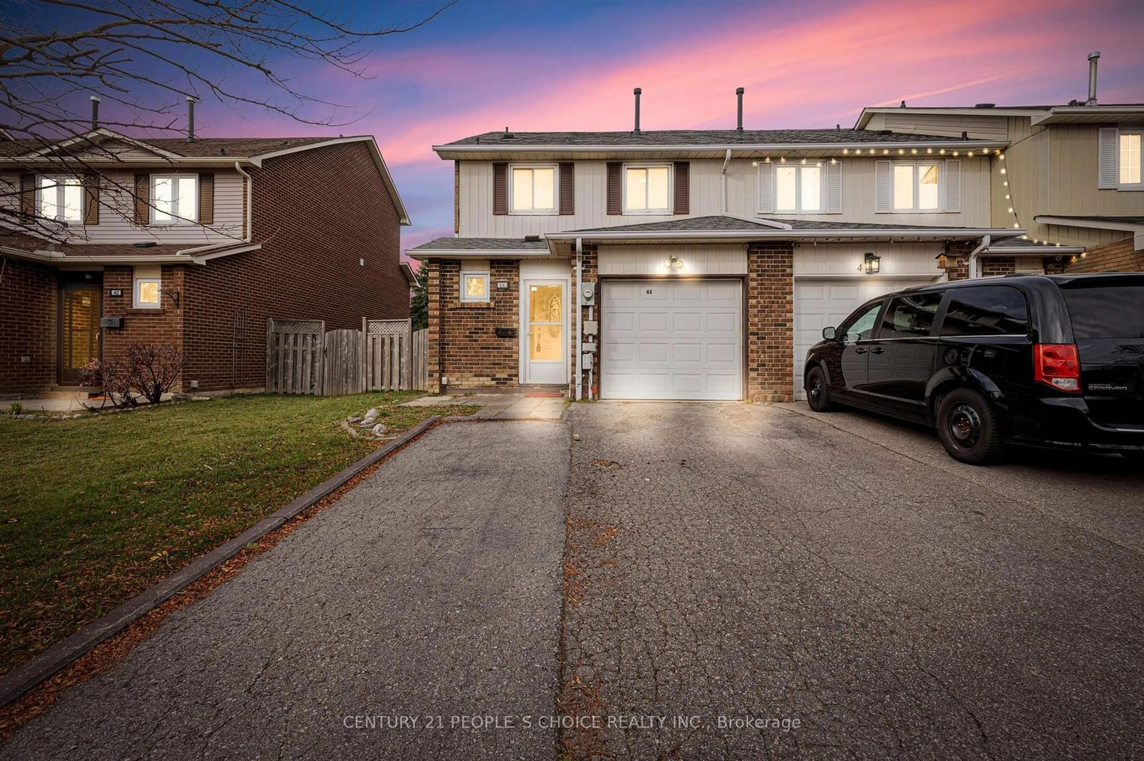 A pic from exterior of the house or condo, the street view for 44 Rusthall Way, Brampton Ontario L6V 3R6