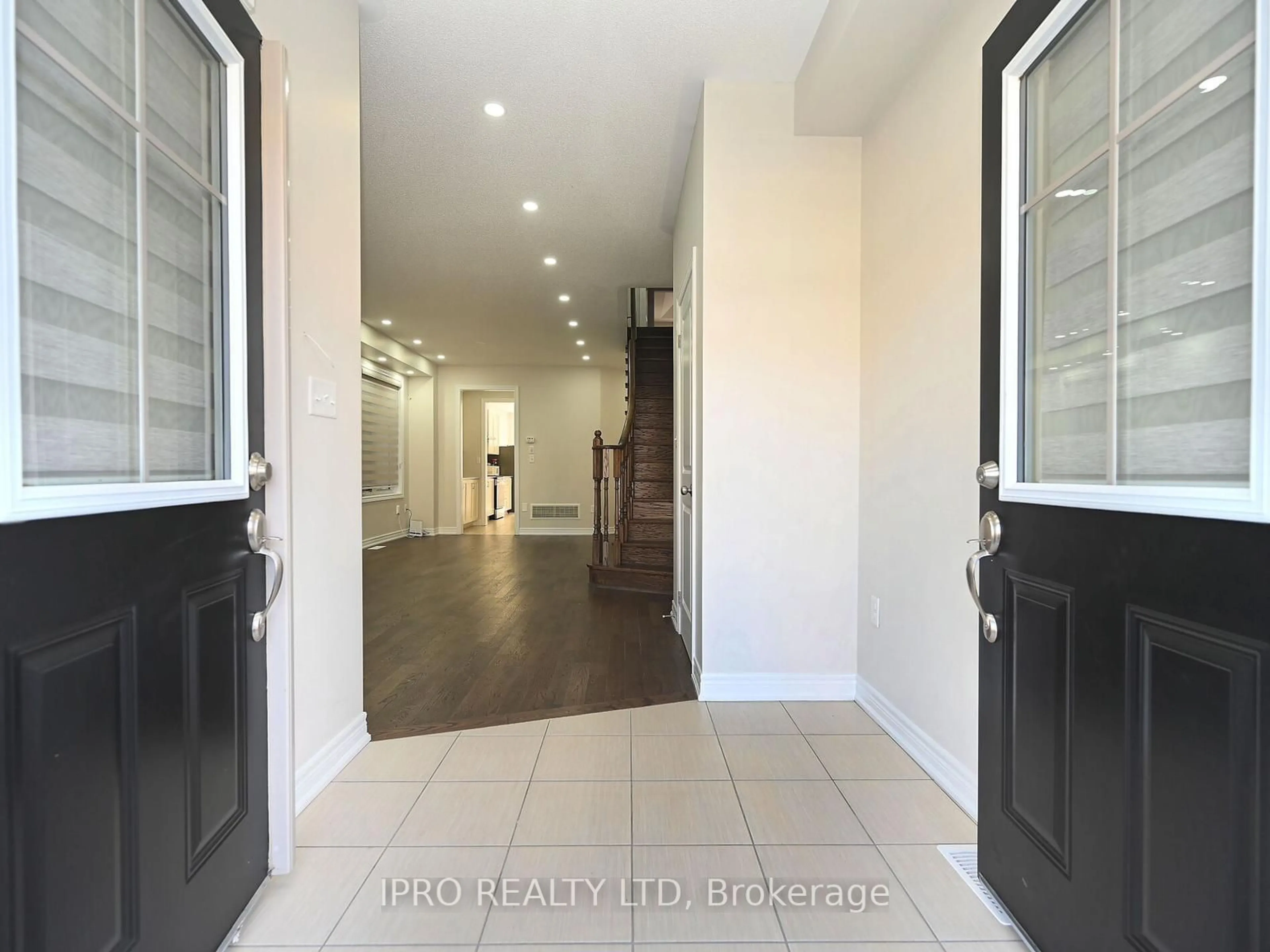 Indoor entryway, wood floors for 29 Junior Rd, Brampton Ontario L7A 5J4