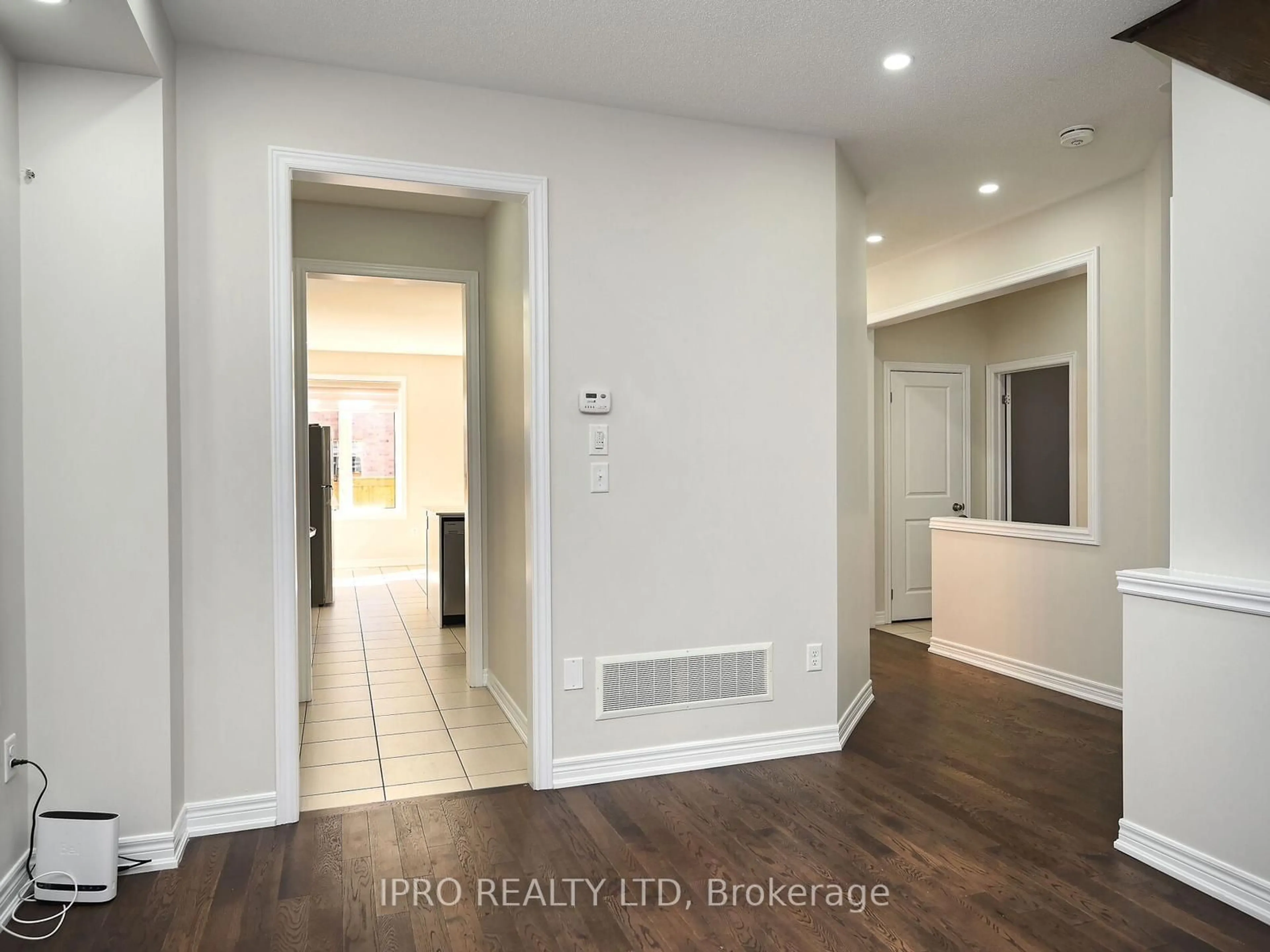 Indoor entryway, wood floors for 29 Junior Rd, Brampton Ontario L7A 5J4