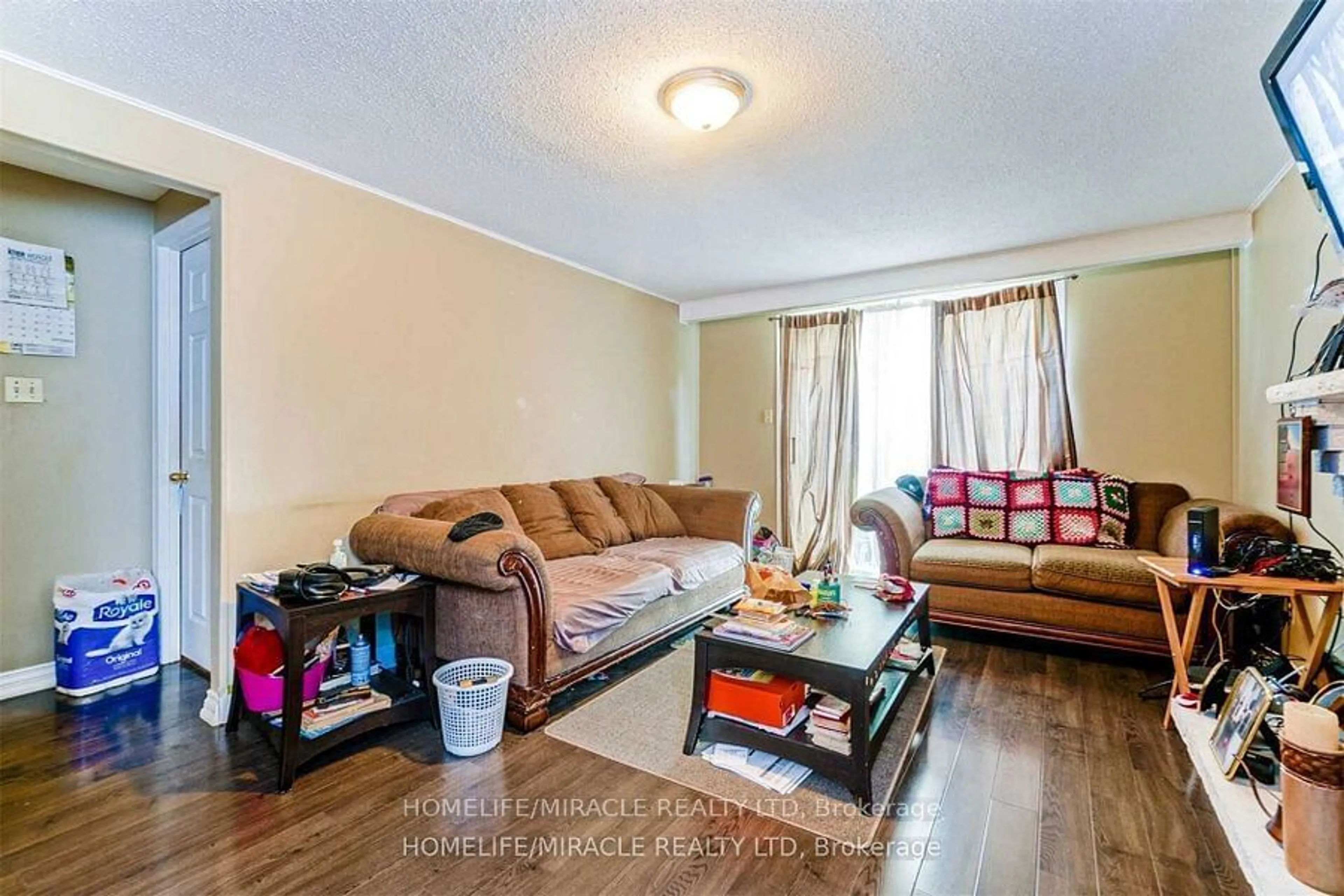 Living room, wood floors for 128 Mills St, Brampton Ontario L6X 2P2