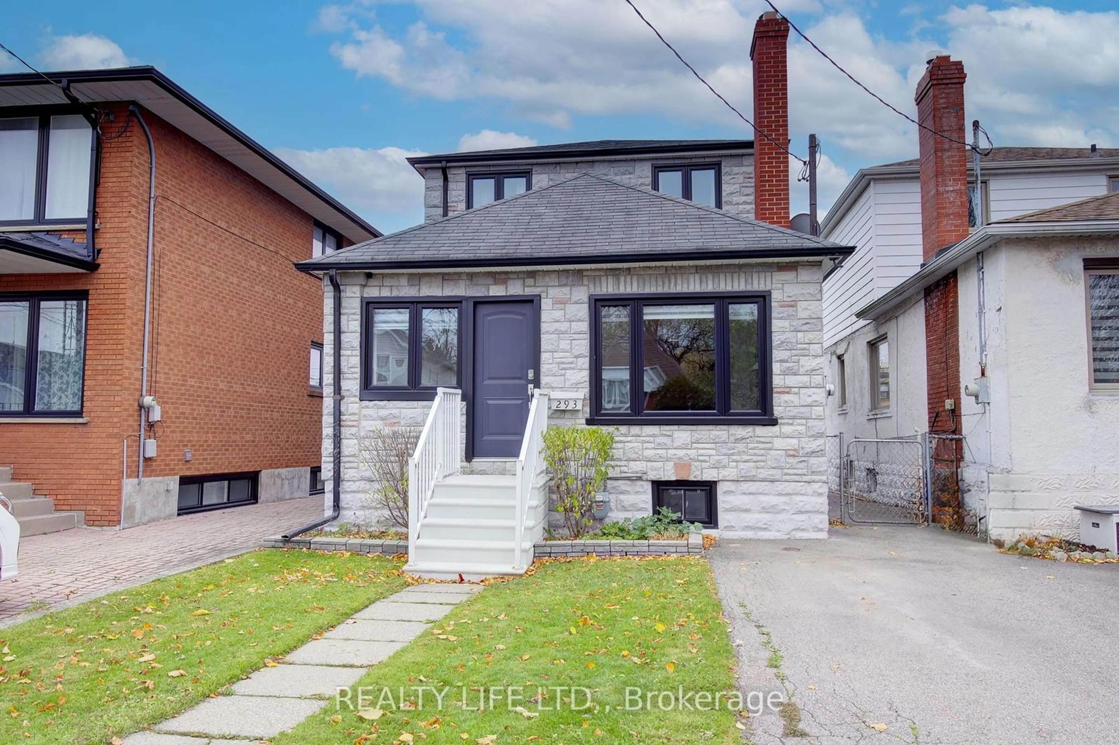 Frontside or backside of a home, the street view for 293 Melrose St, Toronto Ontario M8Z 1G7