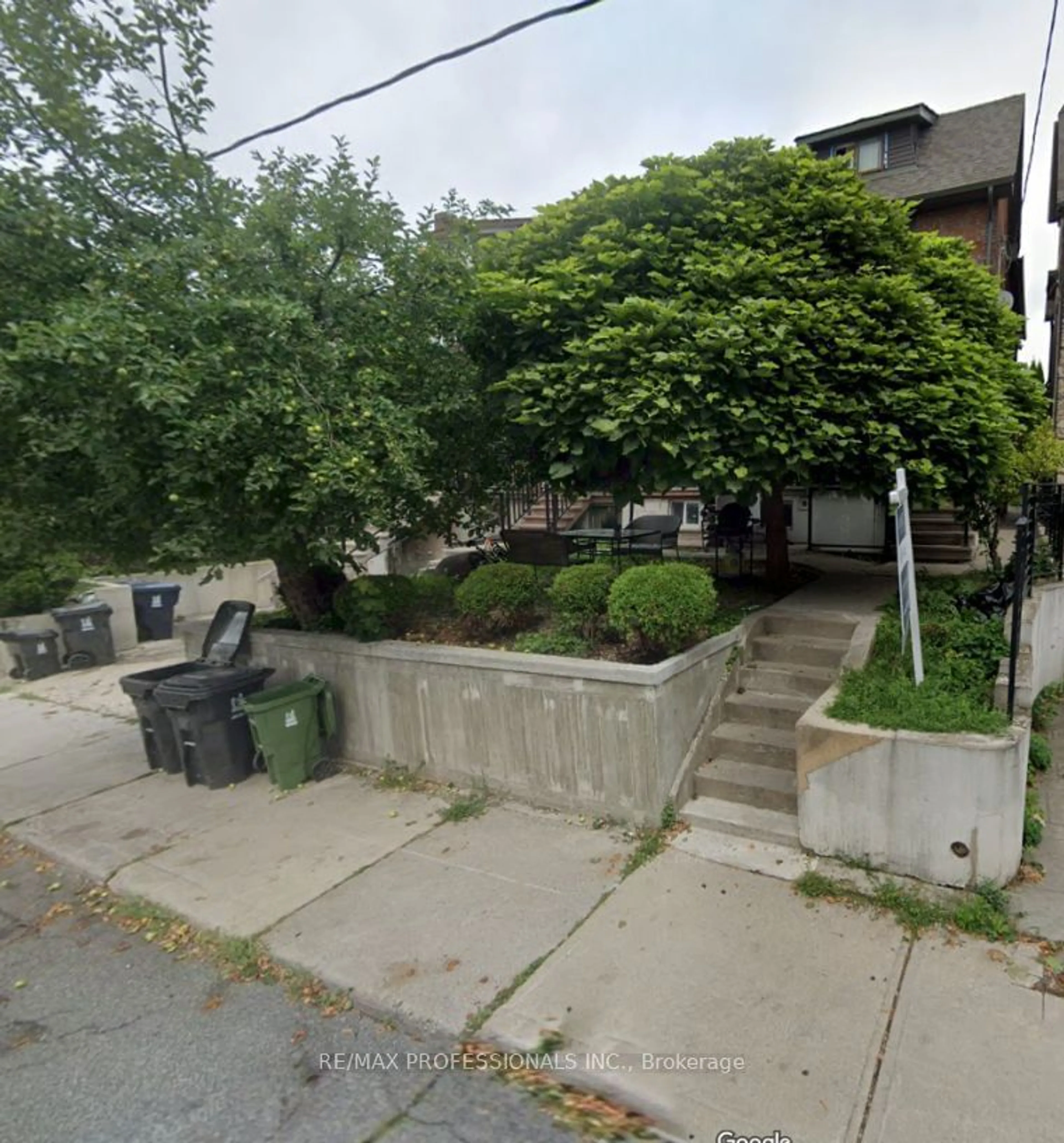 Frontside or backside of a home, the street view for 176 Rosemount Ave, Toronto Ontario M6H 2M9