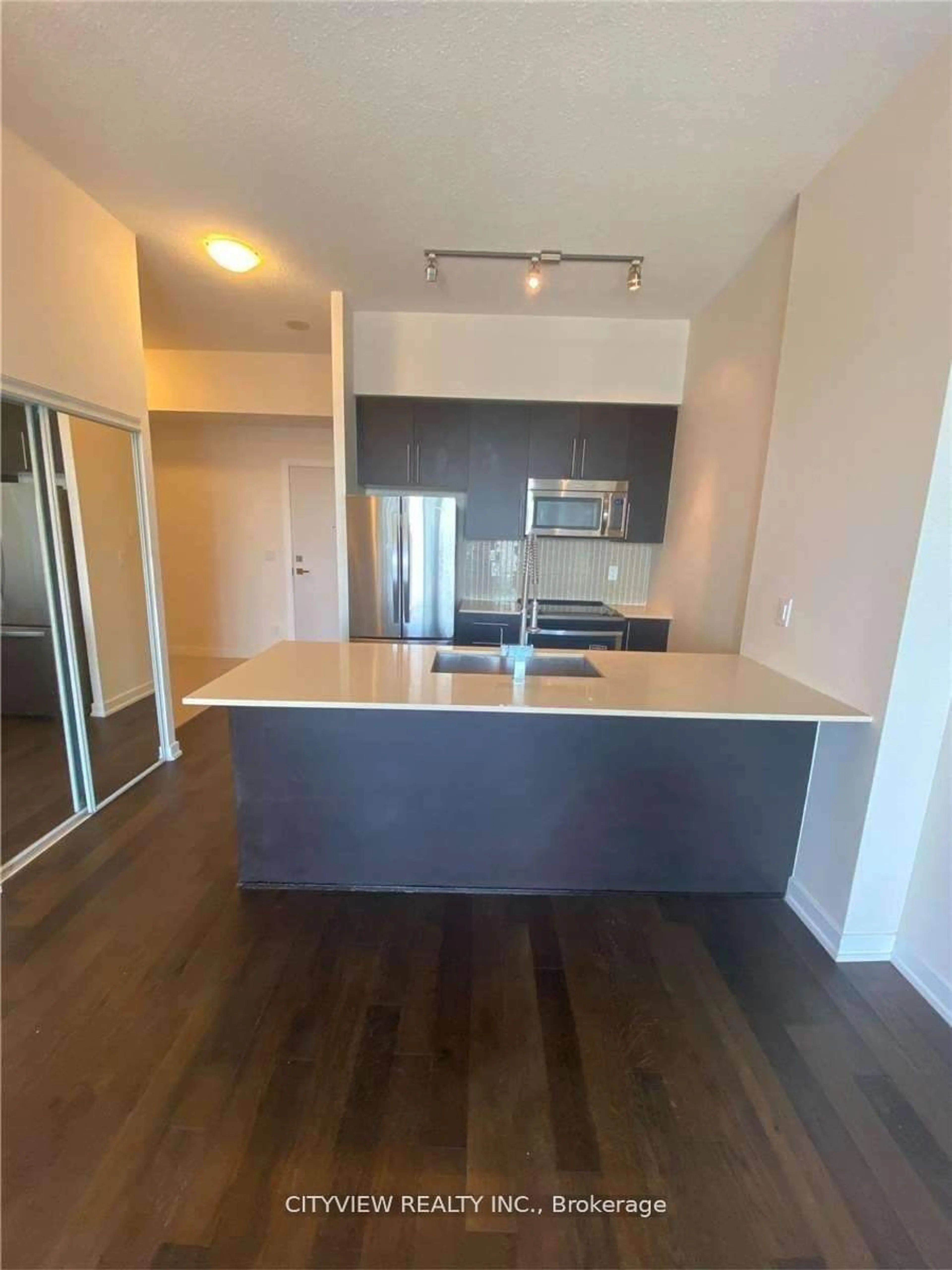 Standard kitchen, wood floors for 510 Curran Pl #710, Mississauga Ontario L5B 0J8