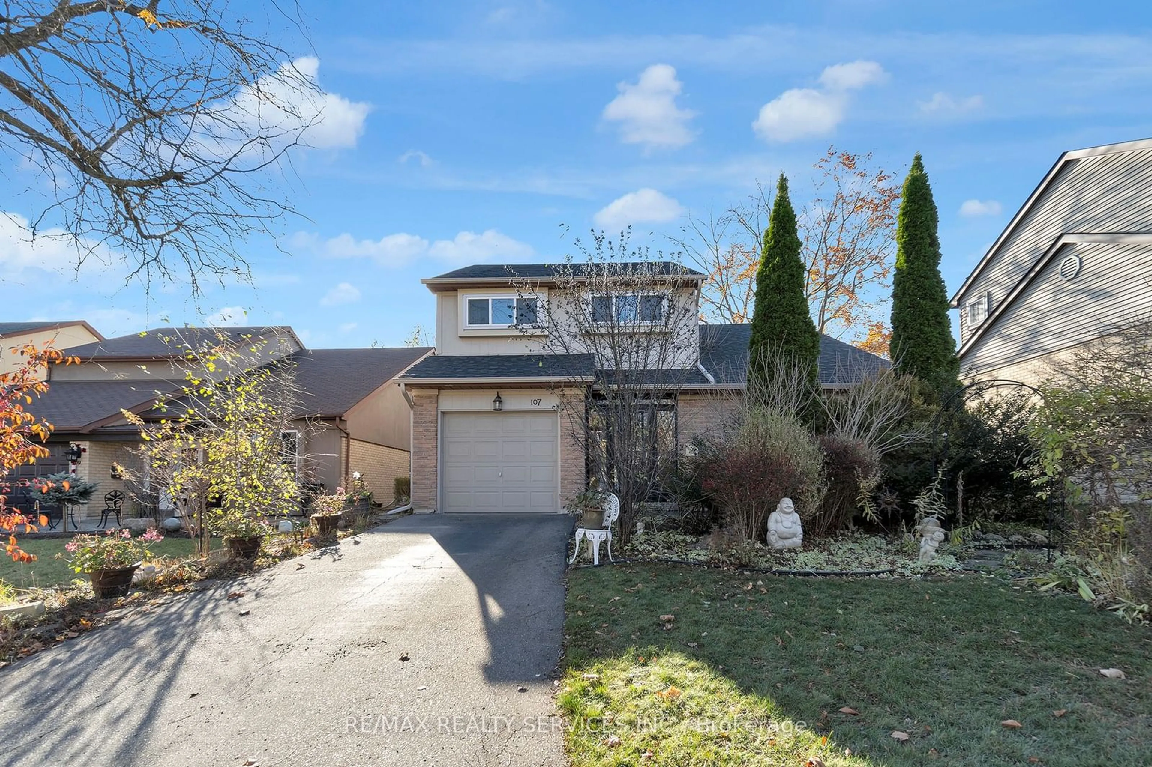 Frontside or backside of a home, the street view for 107 Royal Palm Dr, Brampton Ontario L6Z 1P4