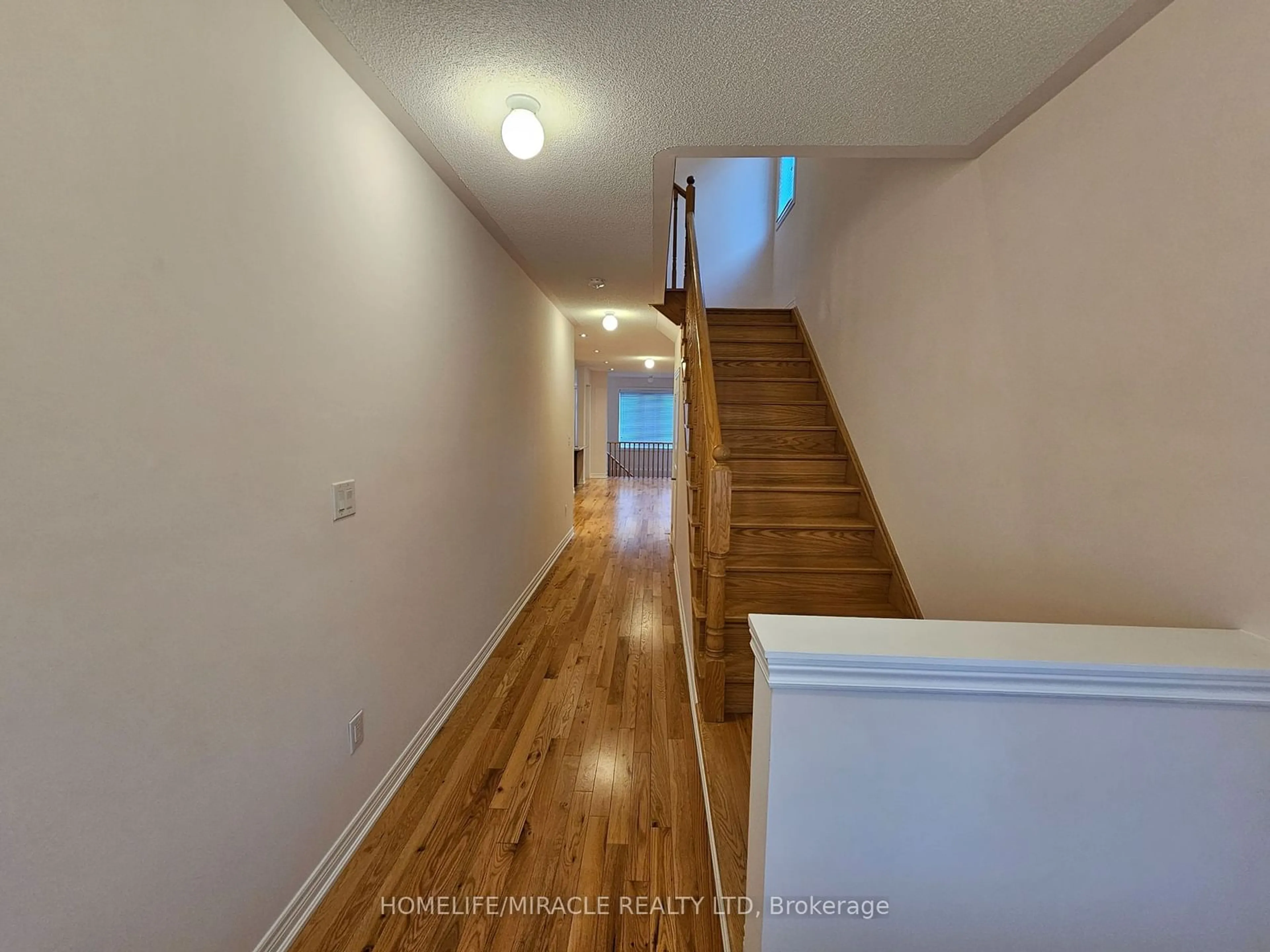 Indoor foyer, wood floors for 13 Goulston St, Brampton Ontario L7A 5B8