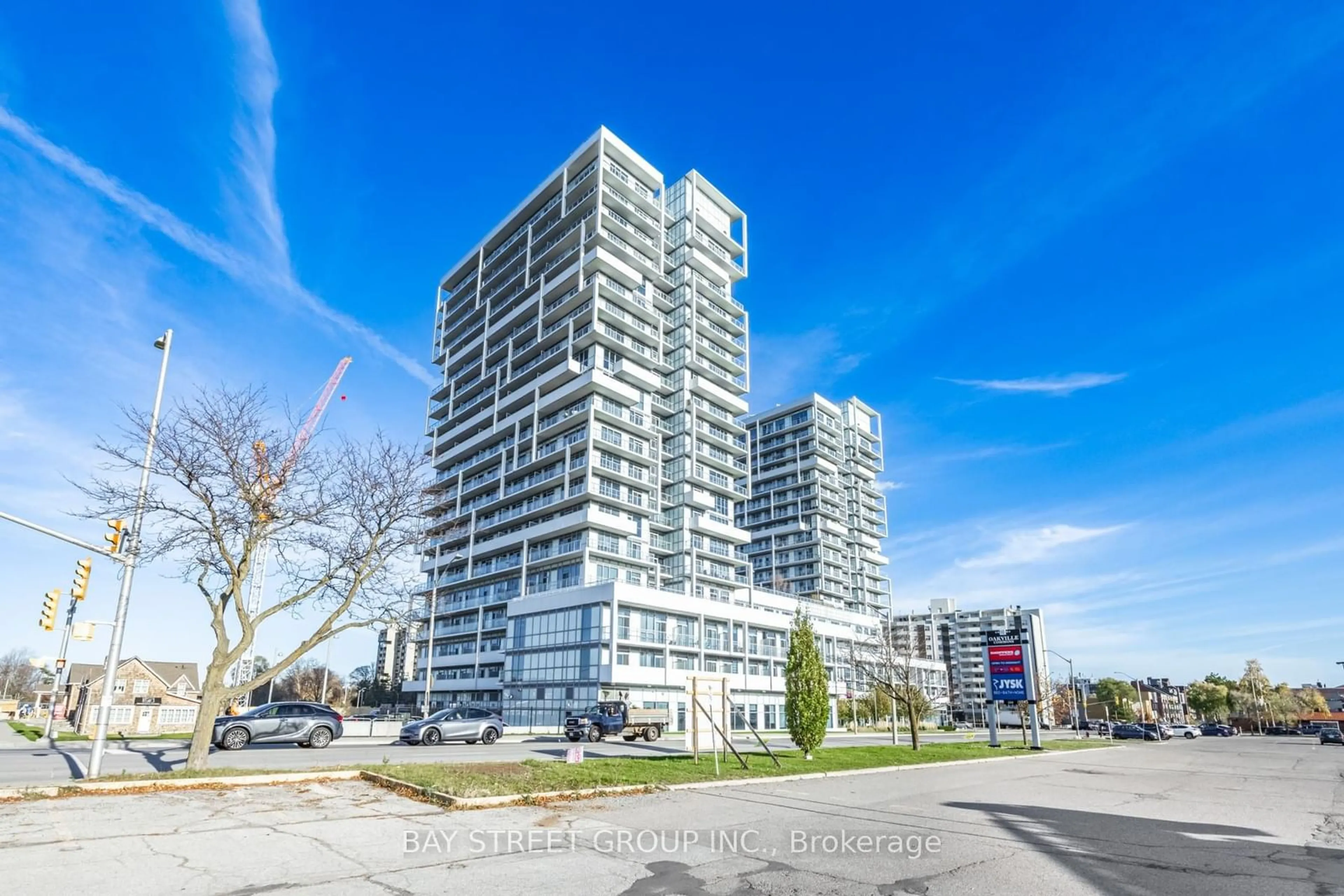 A pic from exterior of the house or condo, the street view for 55 Speers Rd #1201, Oakville Ontario L6K 0H9