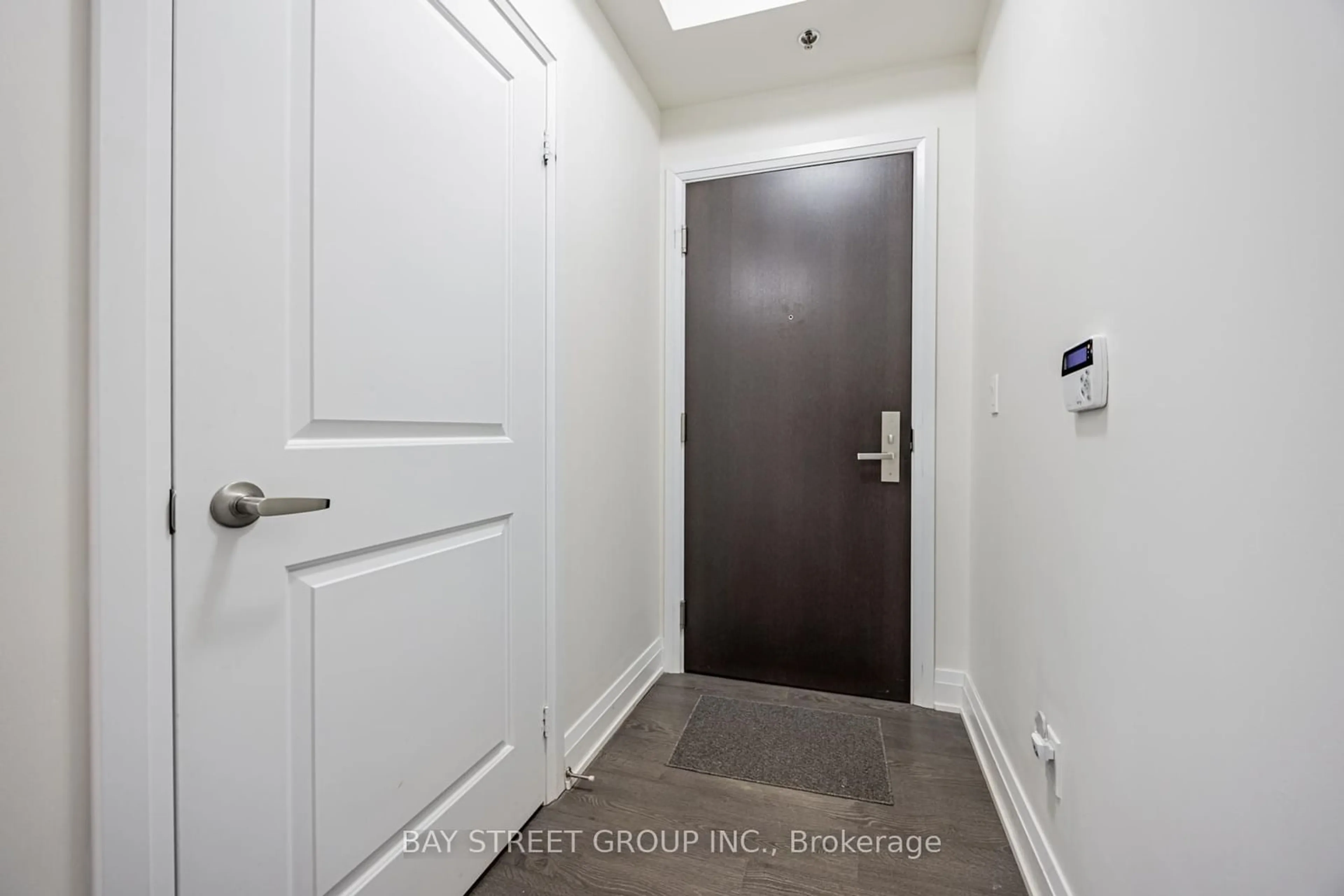 Indoor foyer, not visible floor for 55 Speers Rd #1201, Oakville Ontario L6K 0H9