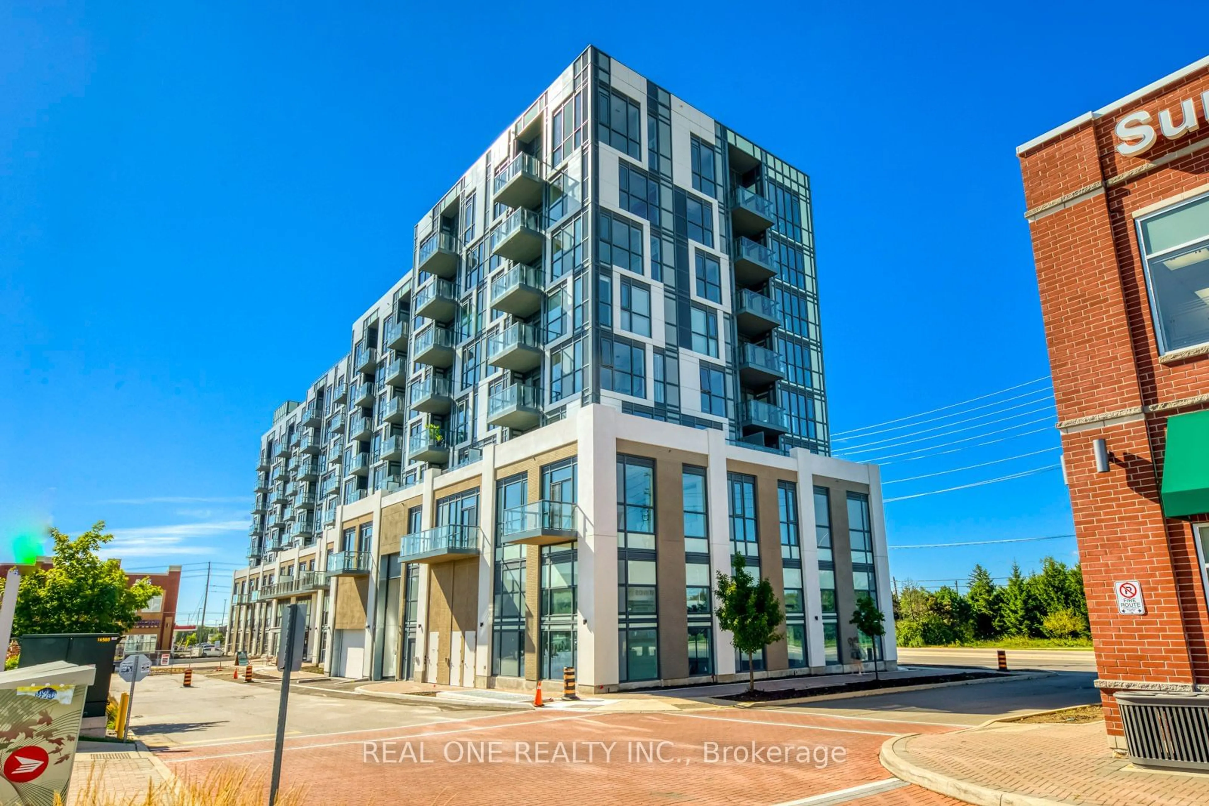 A pic from exterior of the house or condo, the front or back of building for 509 Dundas St #812, Oakville Ontario L6M 4M2