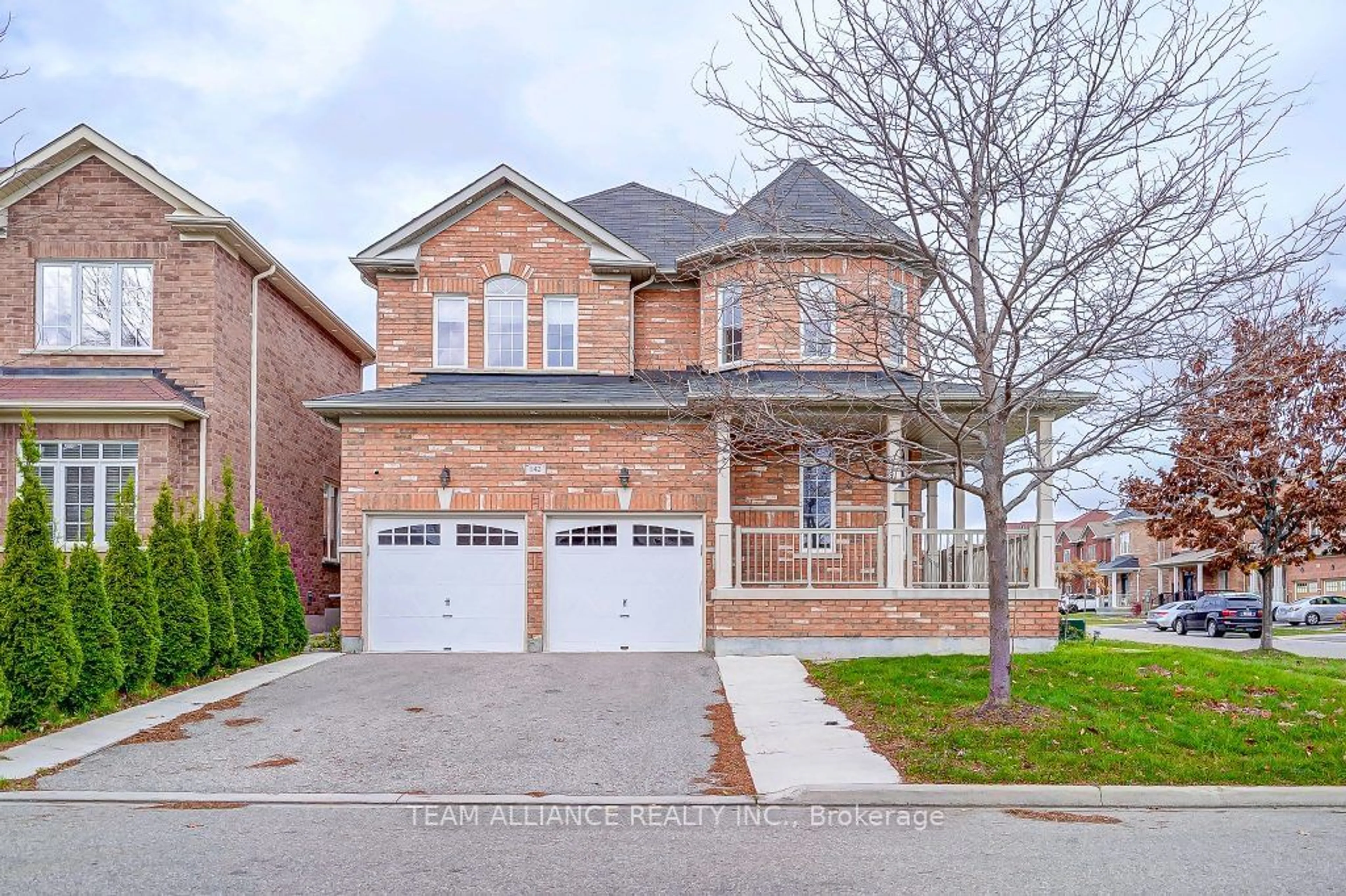 Home with brick exterior material for 142 George Robinson Dr, Brampton Ontario L6Y 2X6