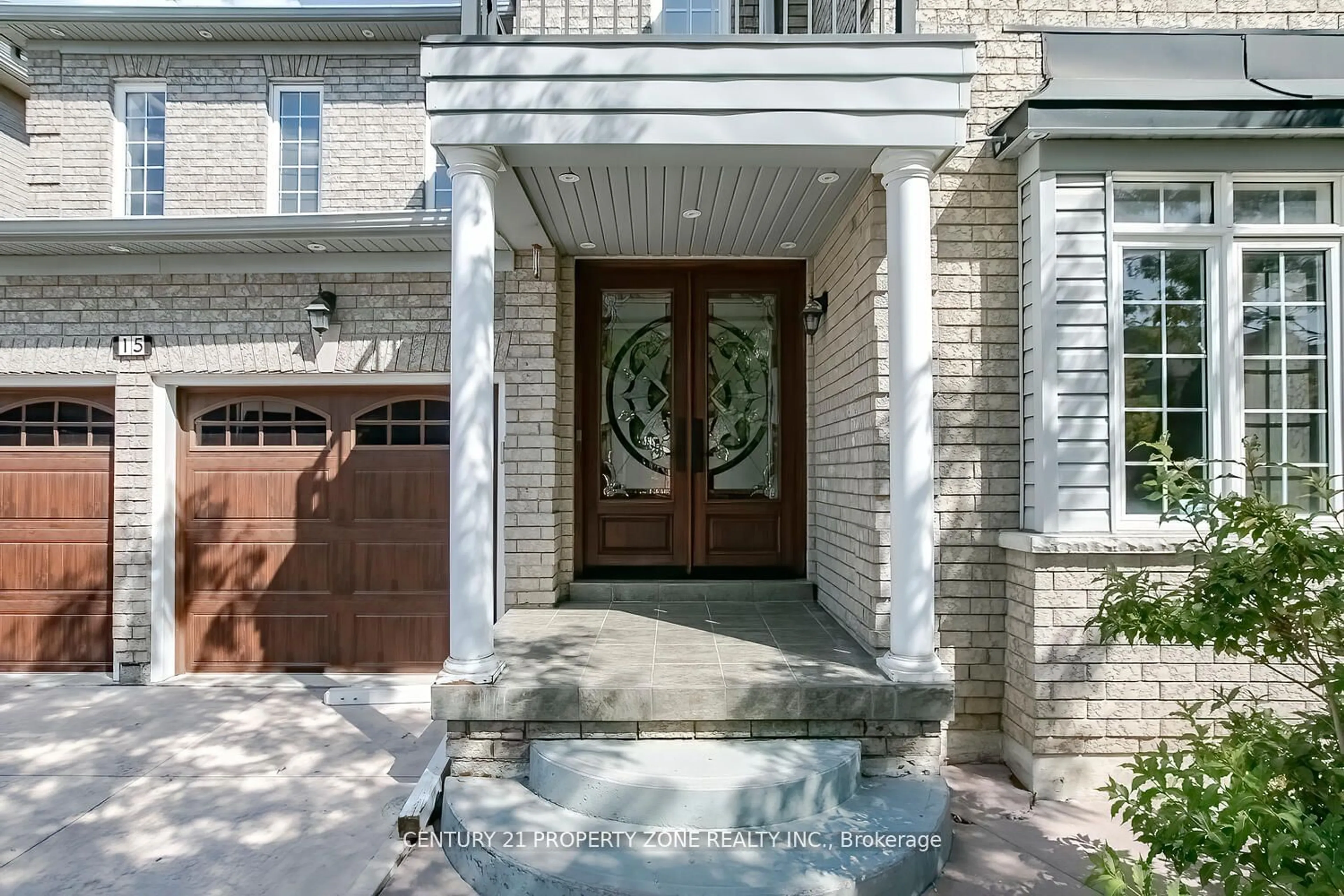 Indoor entryway, wood floors for 15 Vernet Cres, Brampton Ontario L6P 1Z5