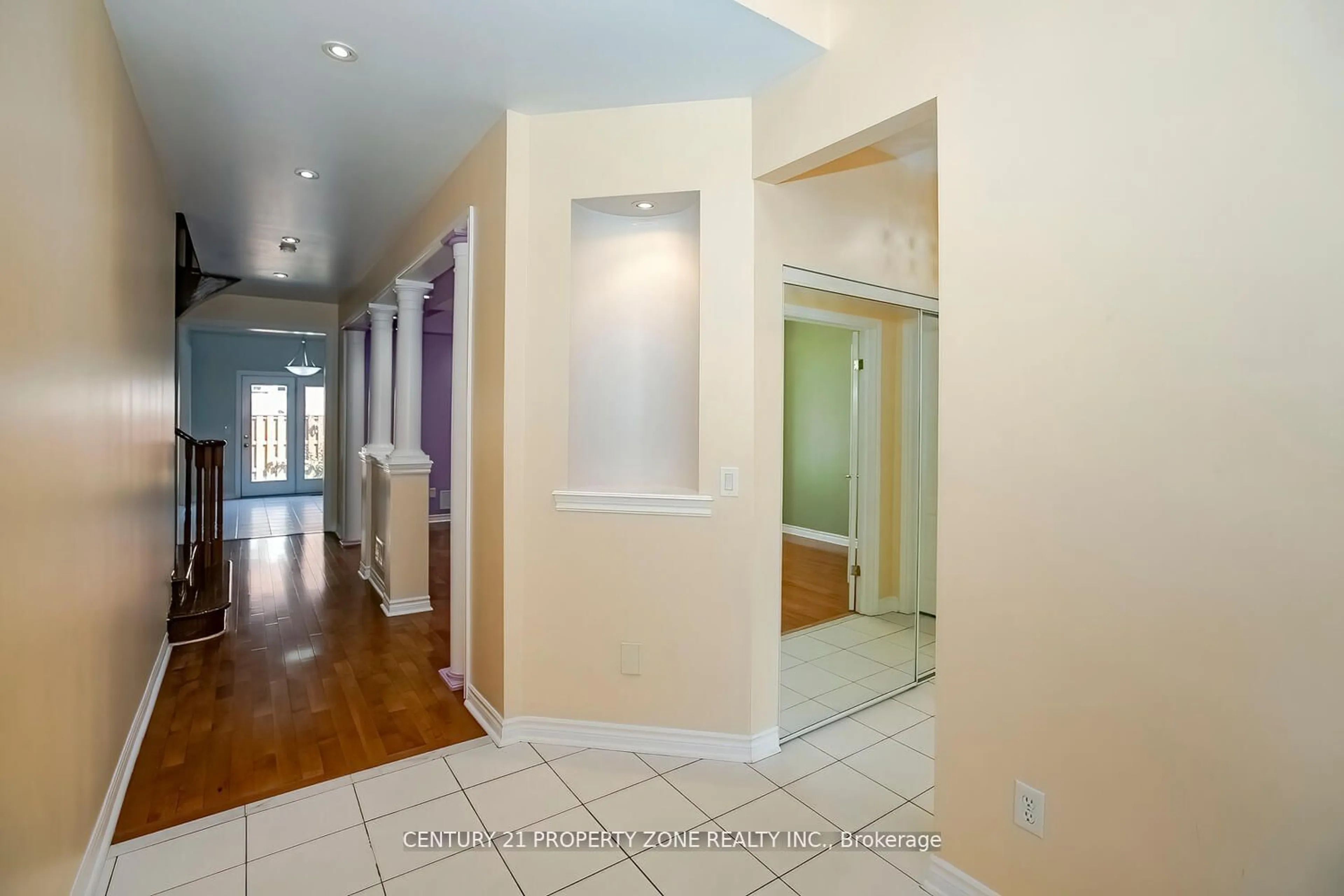 Indoor entryway, wood floors for 15 Vernet Cres, Brampton Ontario L6P 1Z5