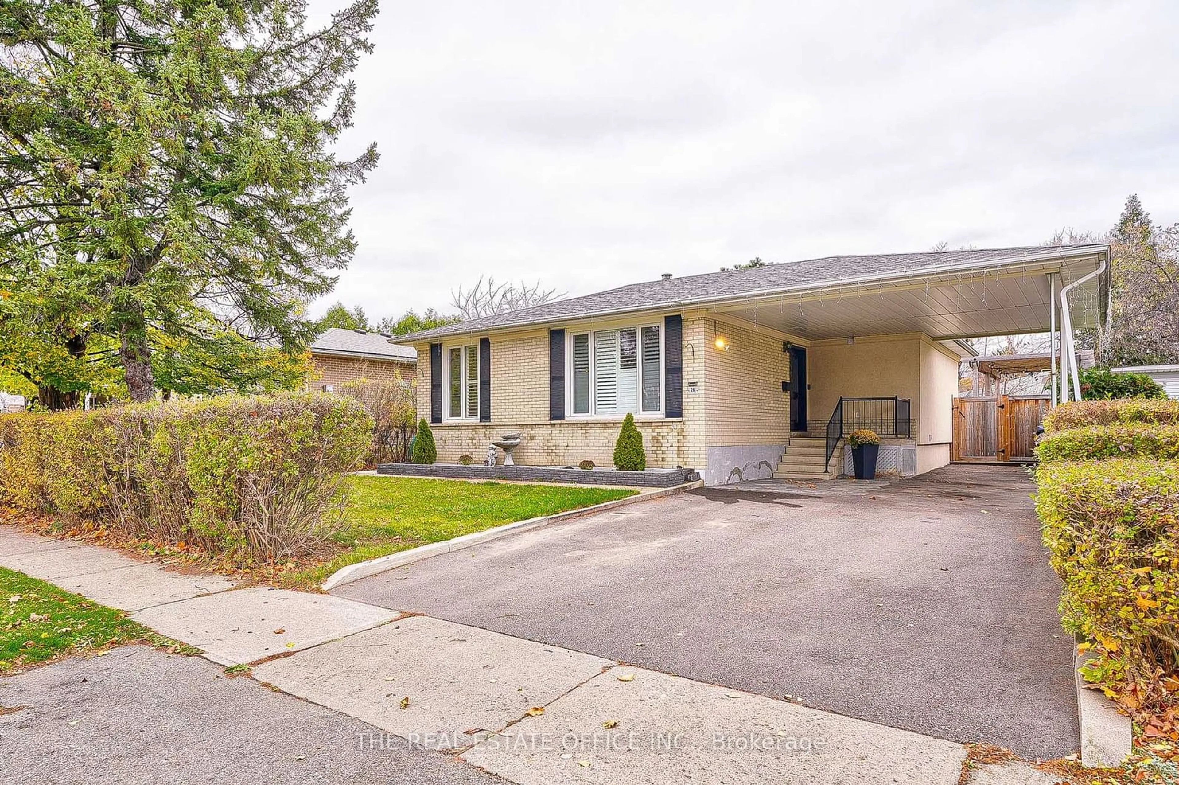 Frontside or backside of a home, cottage for 26 Pennywood Rd, Brampton Ontario L6V 2J8