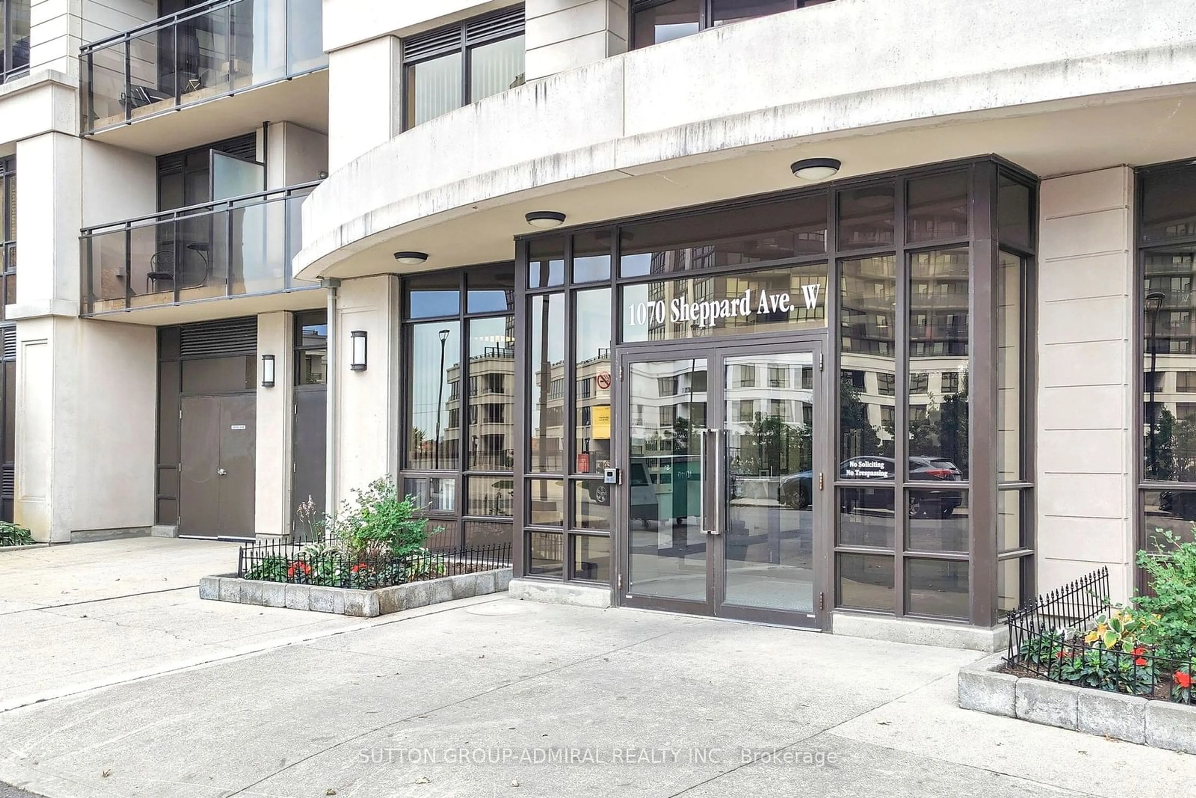 Indoor foyer for 1070 Sheppard Ave #407, Toronto Ontario M3J 0G8