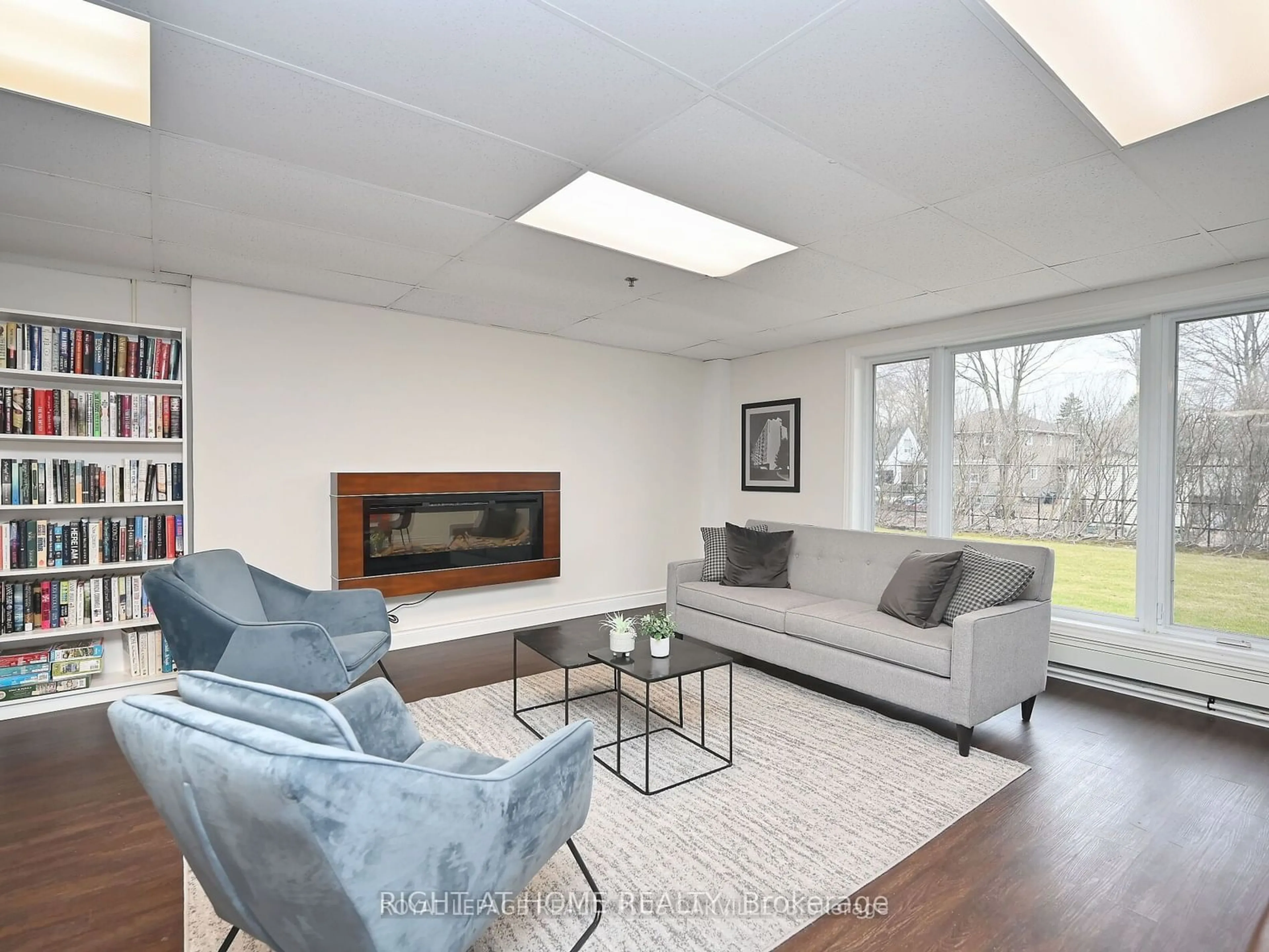 Living room, wood floors for 212 Kerr St #306, Oakville Ontario L6K 3B1