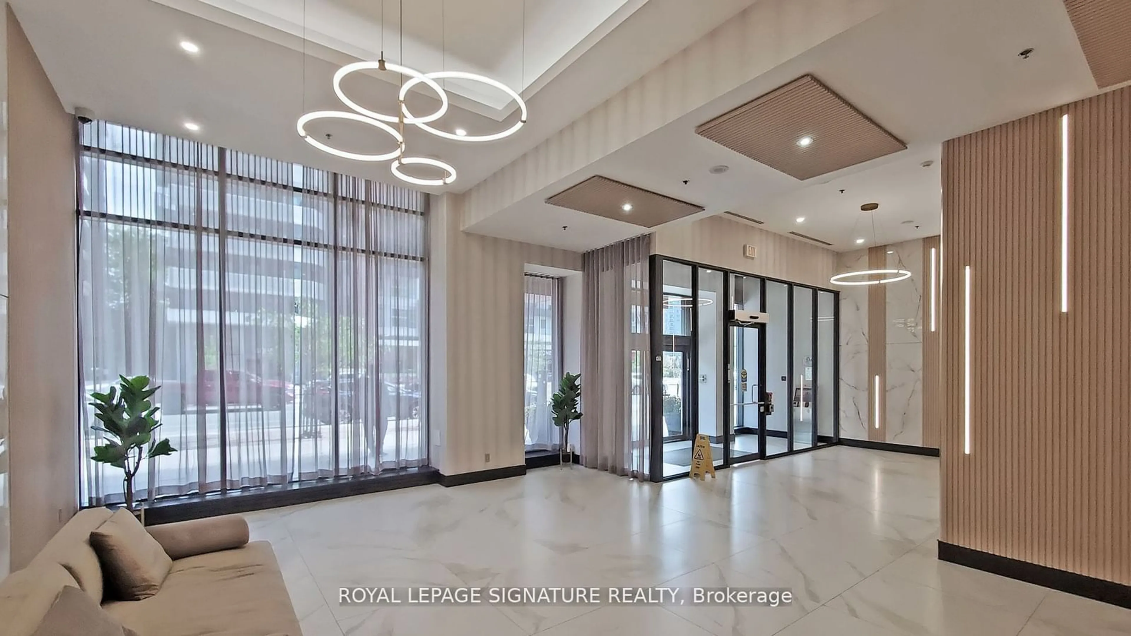 Indoor lobby, ceramic floors for 4070 Confederation Pkwy #LPH4, Mississauga Ontario L5B 0E9