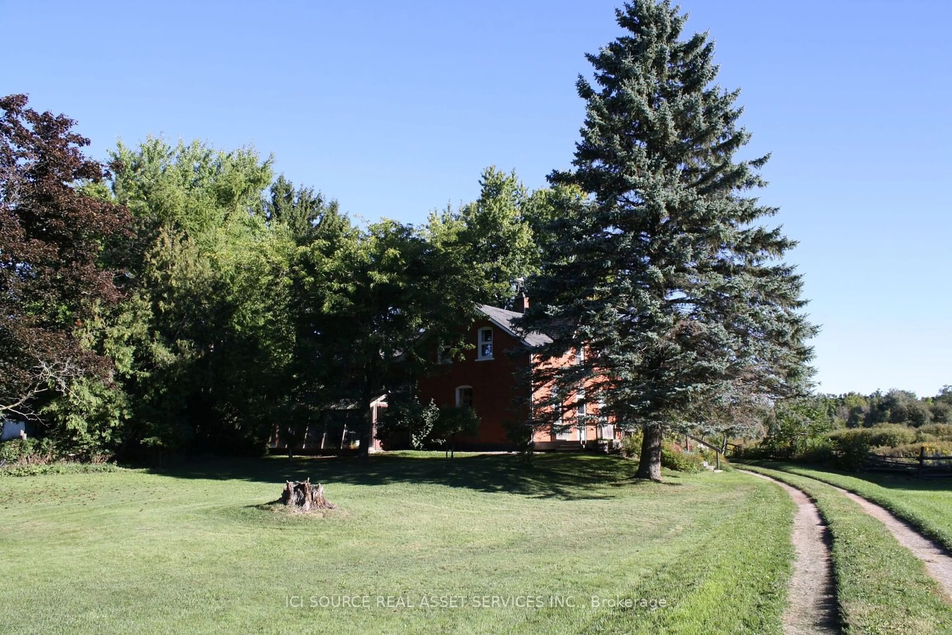 A pic from exterior of the house or condo, the fenced backyard for 14165 Trafalgar Rd, Halton Hills Ontario L7G 4S4