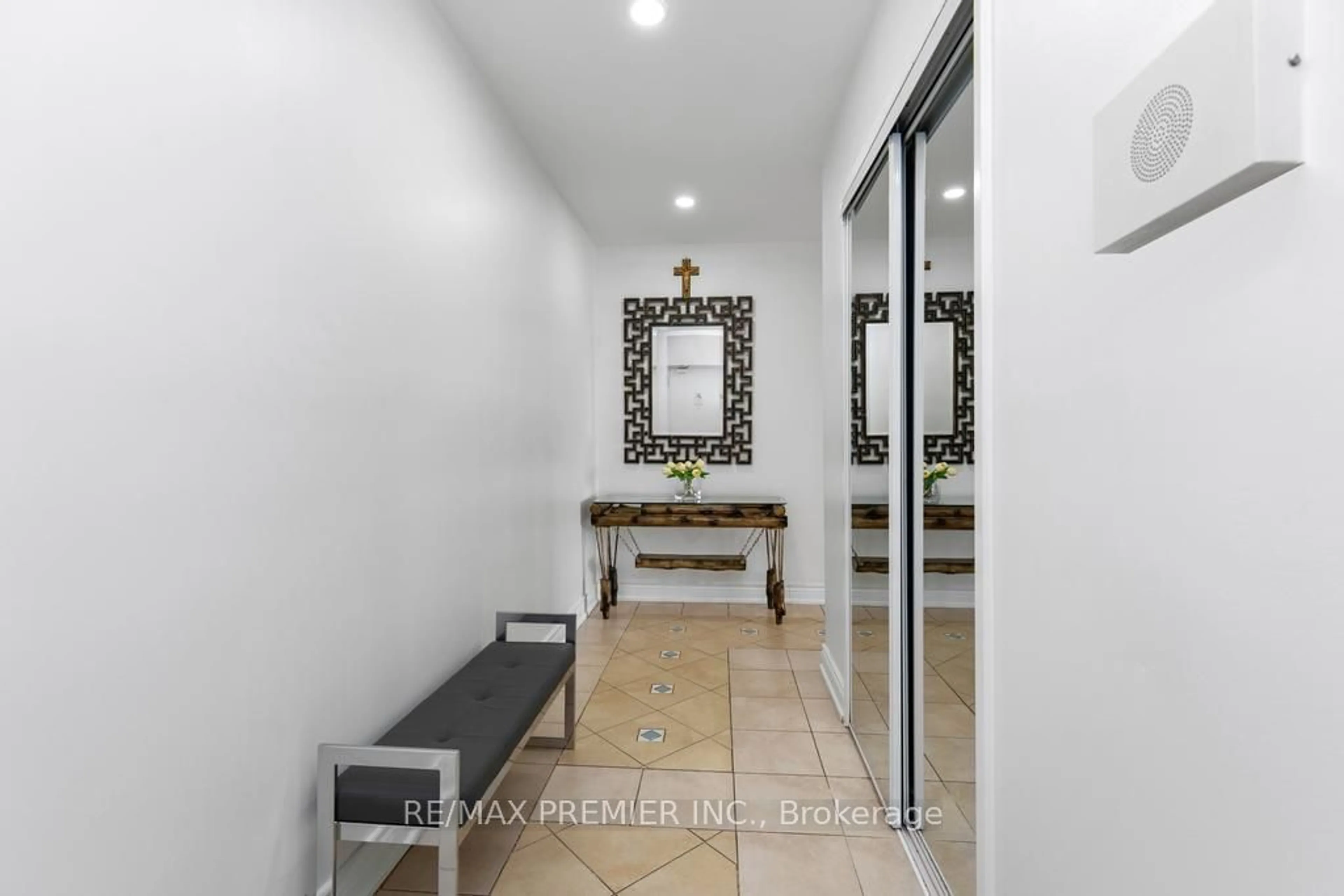 Indoor foyer, cement floor for 45 Silverstone Dr #410, Toronto Ontario M9V 4B1