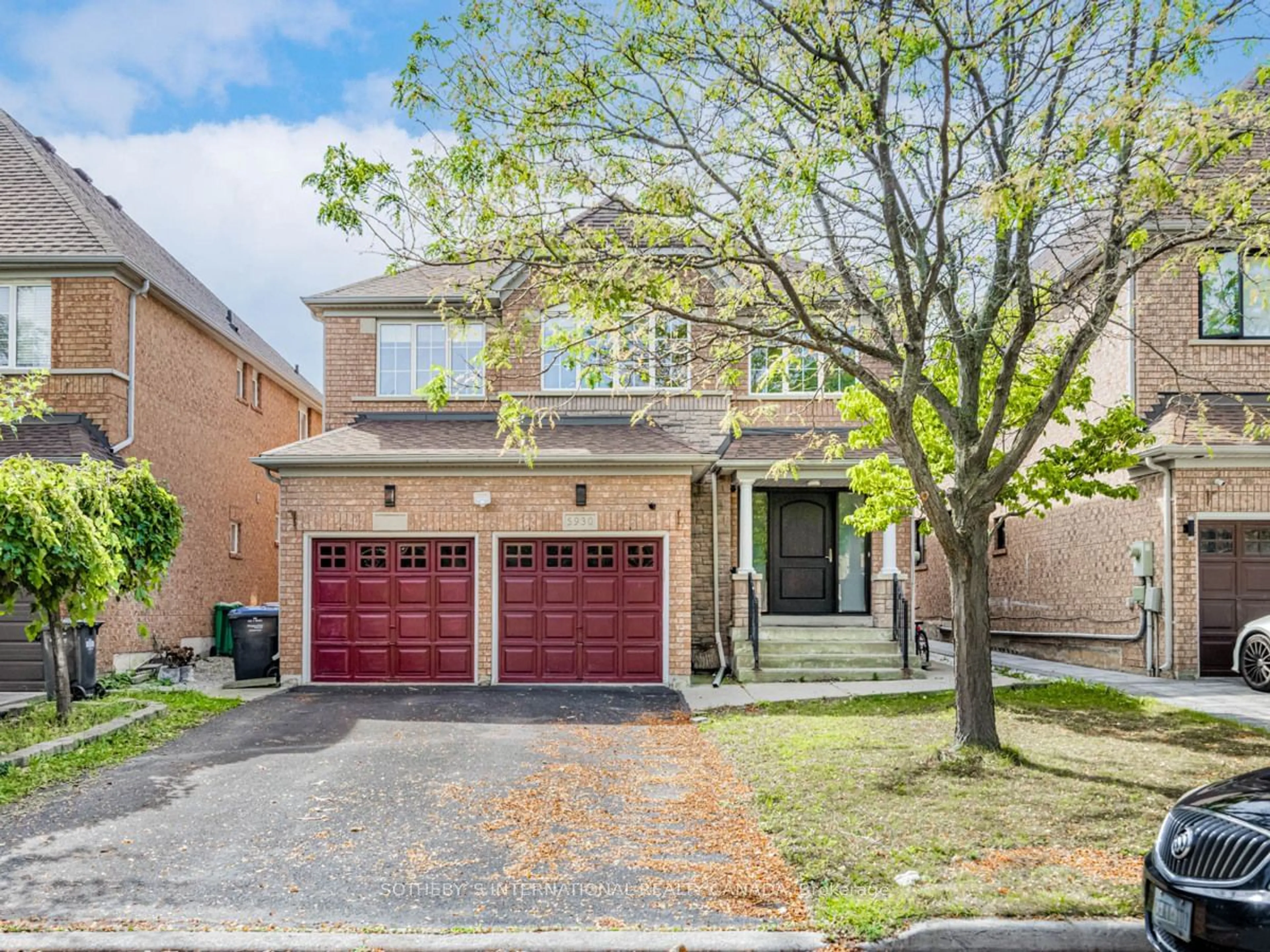 Frontside or backside of a home, the street view for 5930 Bassinger Pl, Mississauga Ontario L5M 6K5