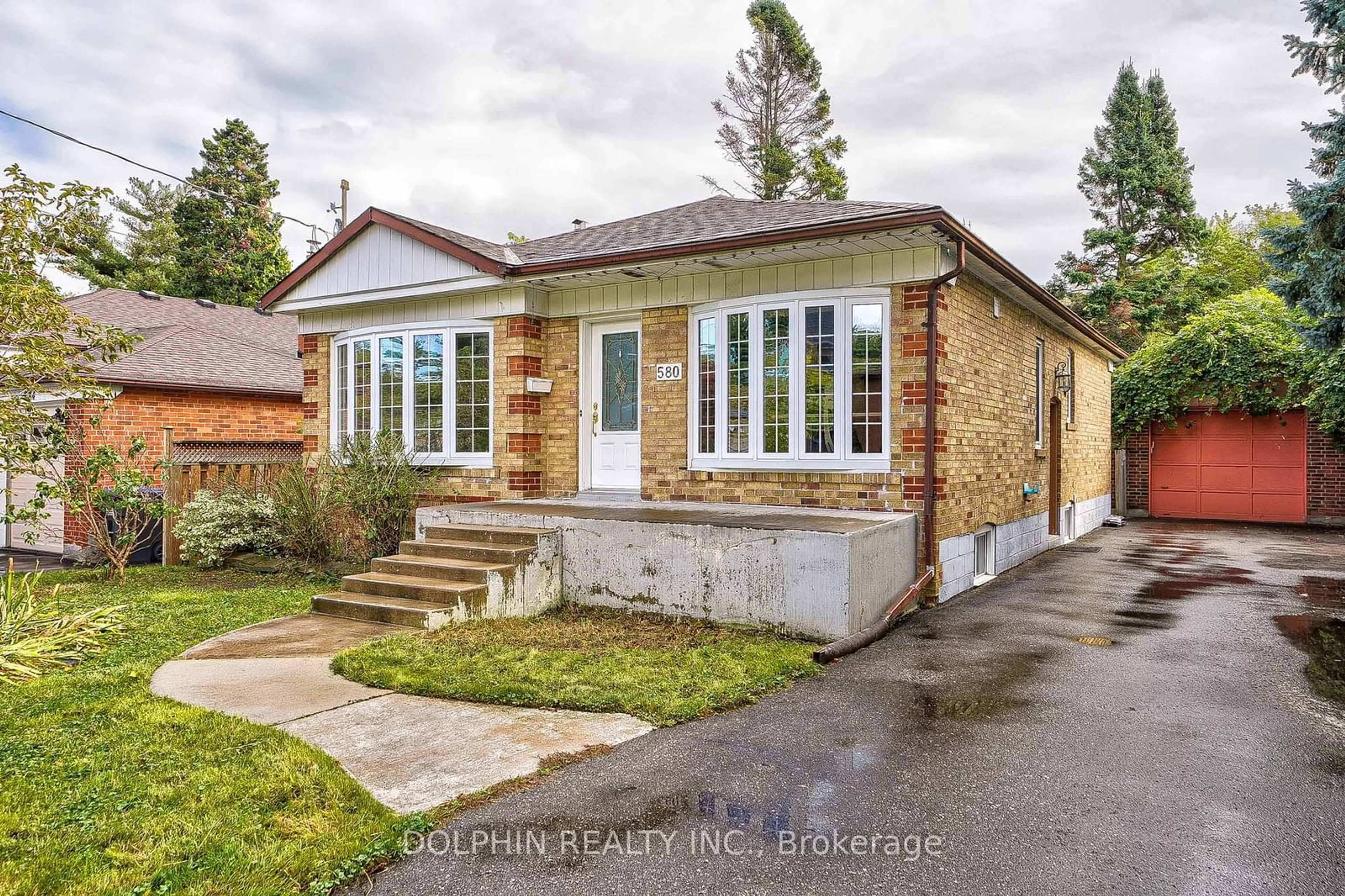 Frontside or backside of a home, cottage for 580 Arbor Rd, Mississauga Ontario L5G 2J8