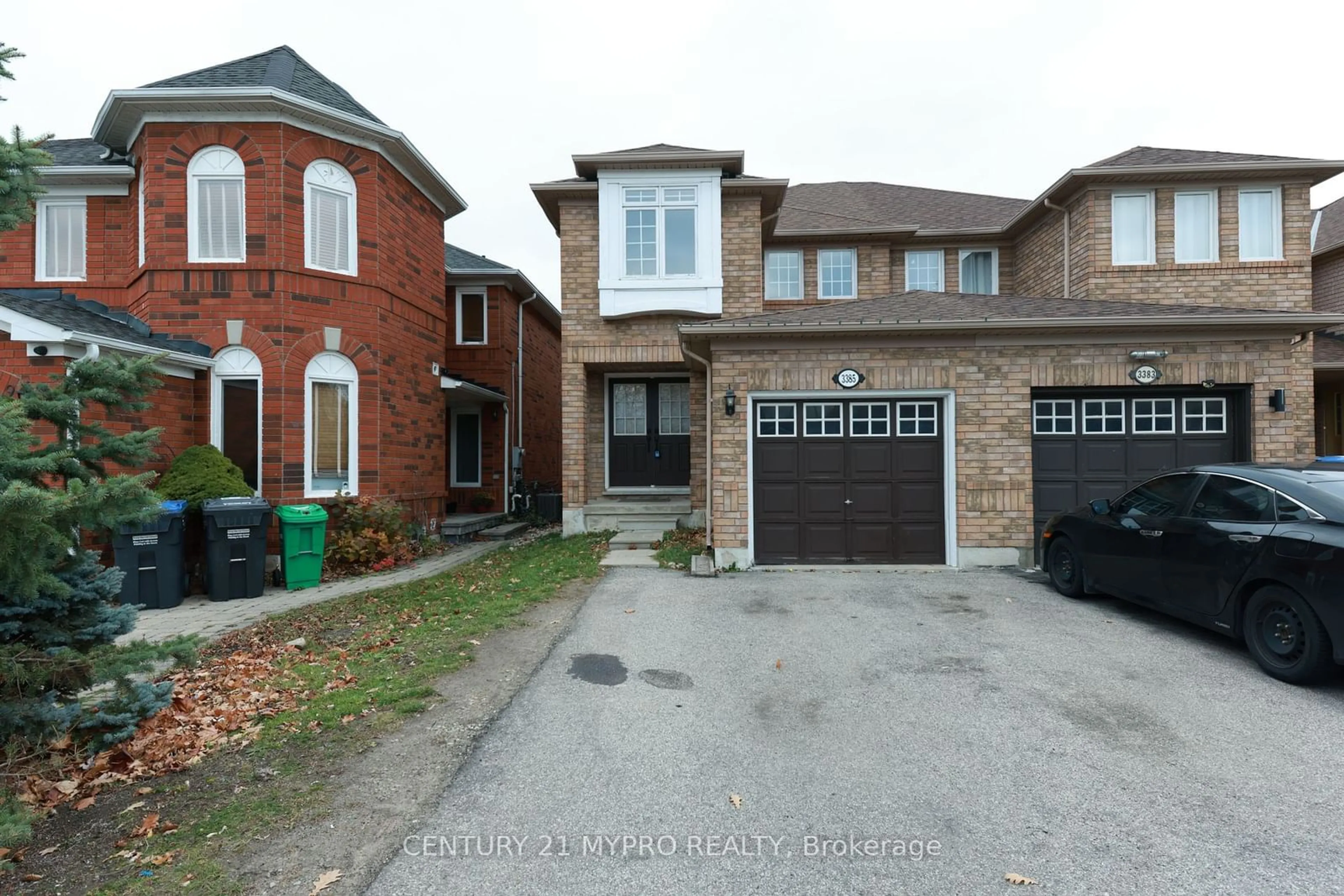 Frontside or backside of a home, the street view for 3385 Wild Cherry Lane, Mississauga Ontario L5N 7N7