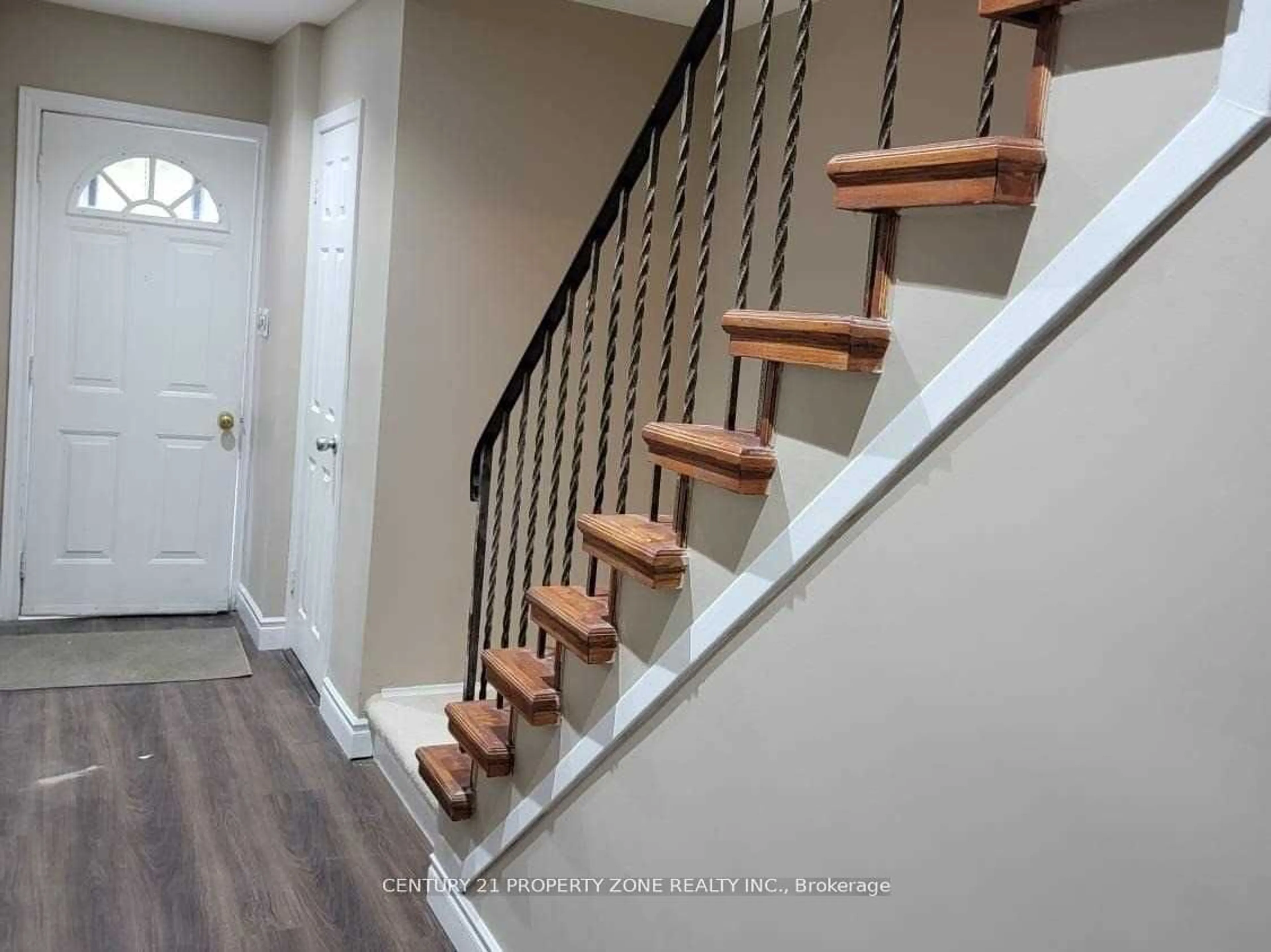 Stairs for 400 Mississauga Valley Blvd #96, Mississauga Ontario L5A 3N6