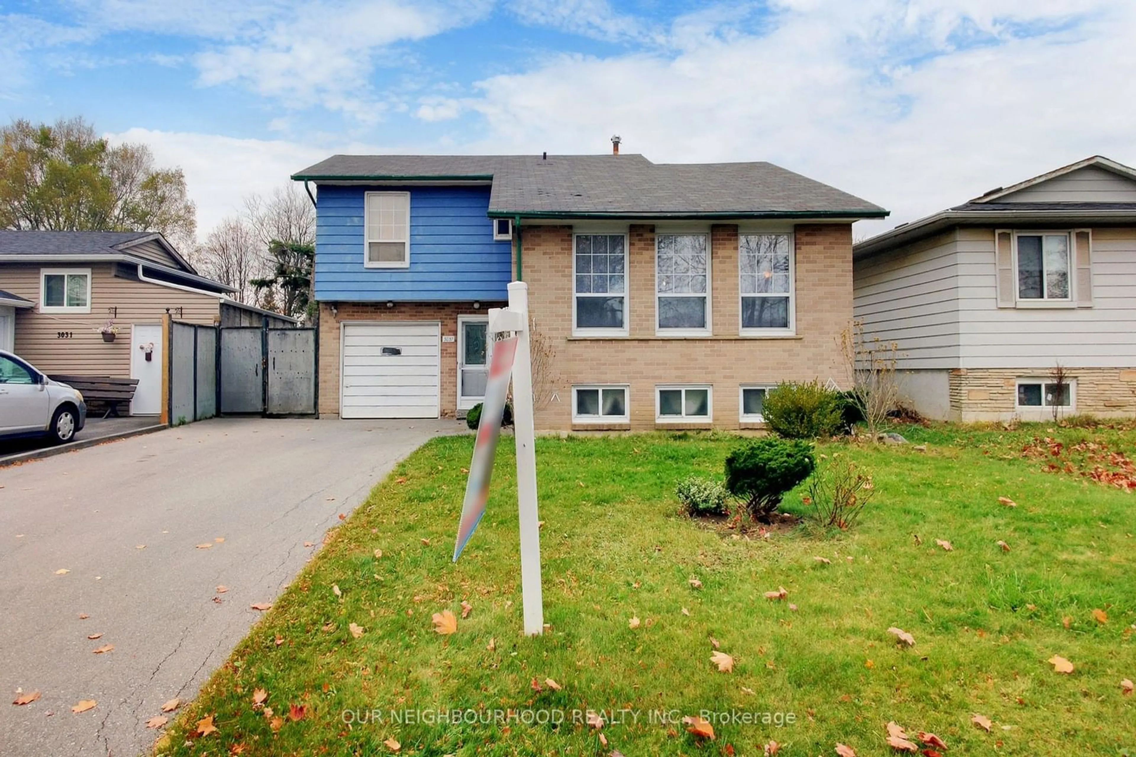 Frontside or backside of a home, the fenced backyard for 3037 Lafontaine Rd, Mississauga Ontario L4T 1Z4