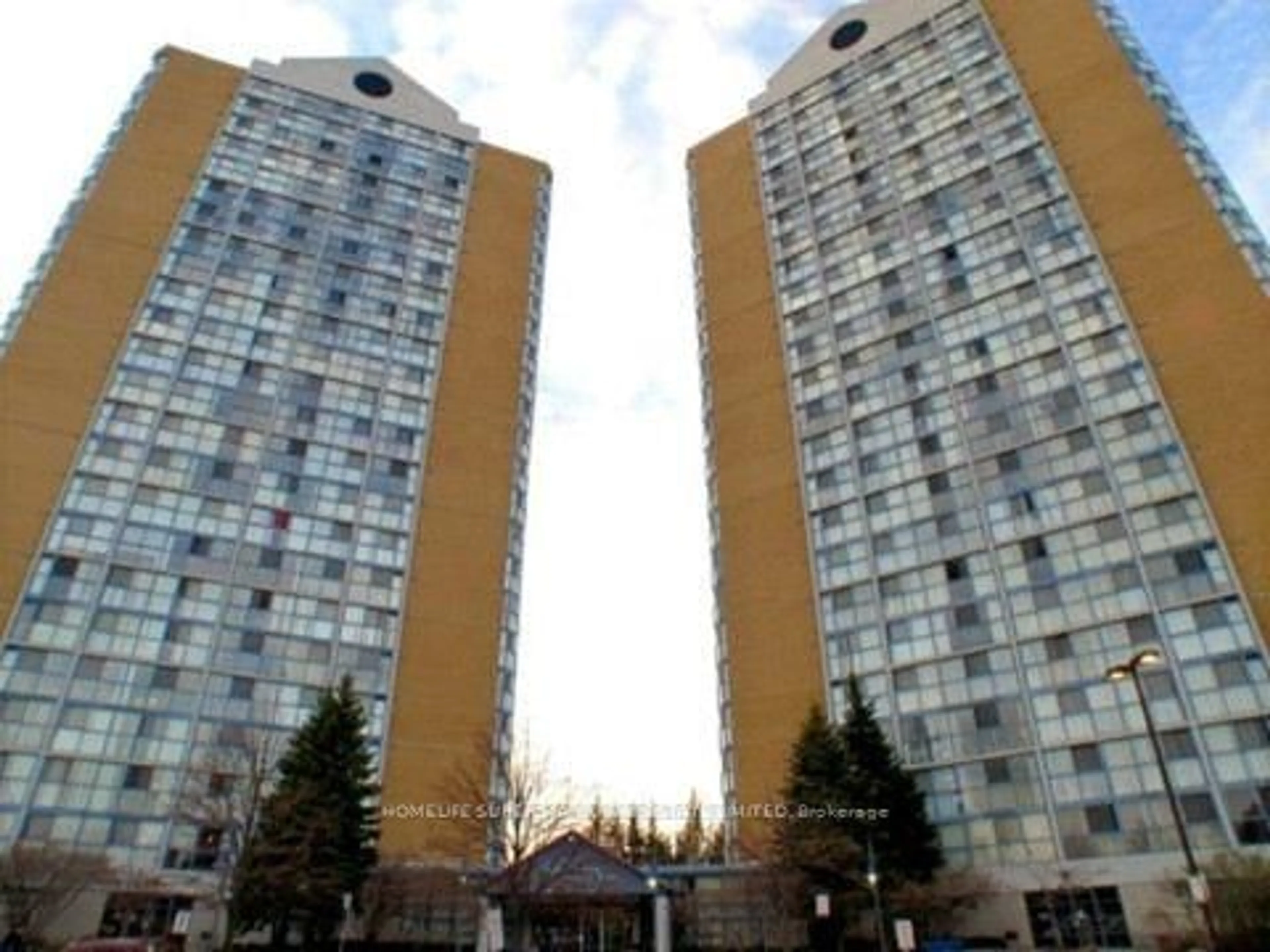 A pic from exterior of the house or condo, the front or back of building for 35 Trailwood Dr #713, Mississauga Ontario L4Z 3L6