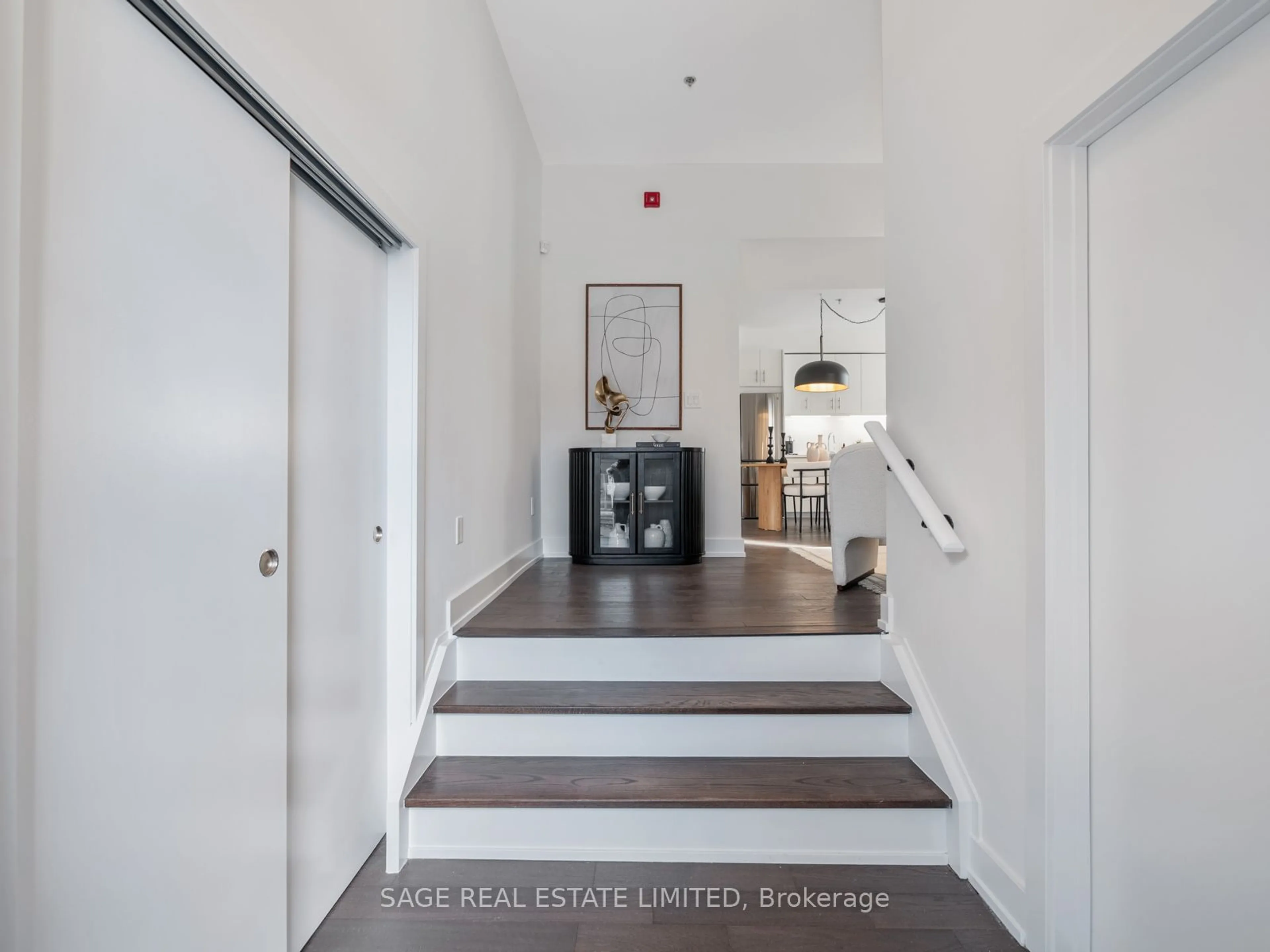 Indoor entryway, wood floors for 1183 Dufferin St #101, Toronto Ontario M6H 4B7