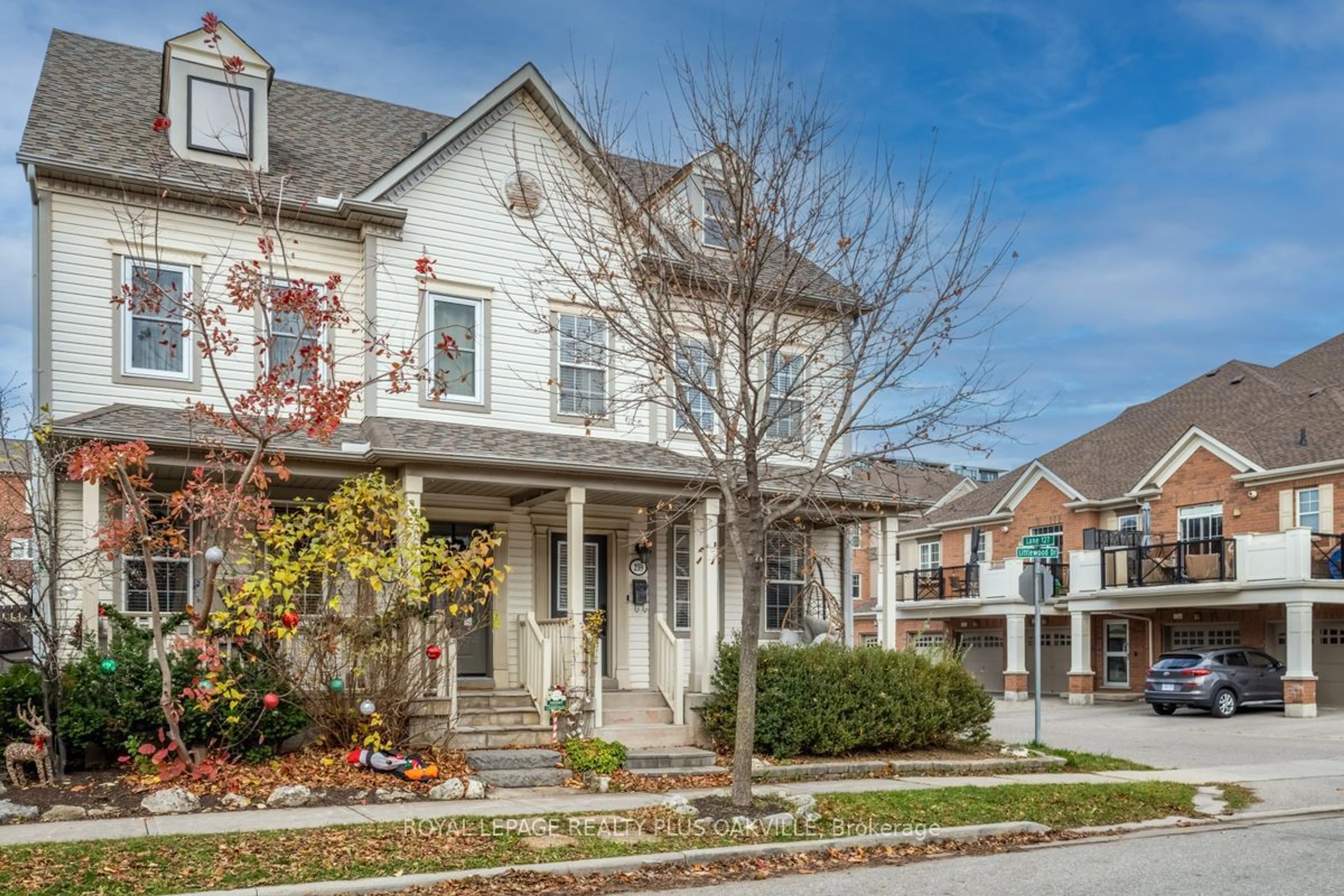 A pic from exterior of the house or condo, the street view for 259 Littlewood Dr, Oakville Ontario L6H 7K1