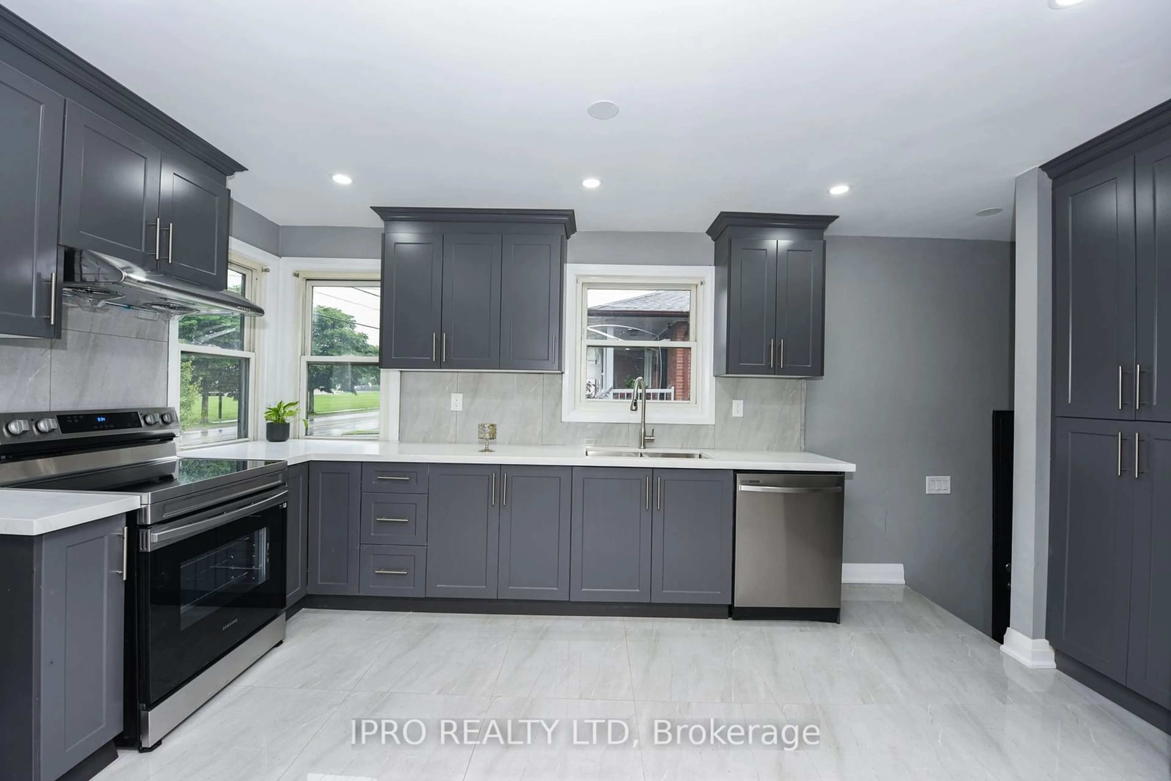 Contemporary kitchen, wood floors, cottage for 1259 Ogden Ave, Mississauga Ontario L5E 2H5