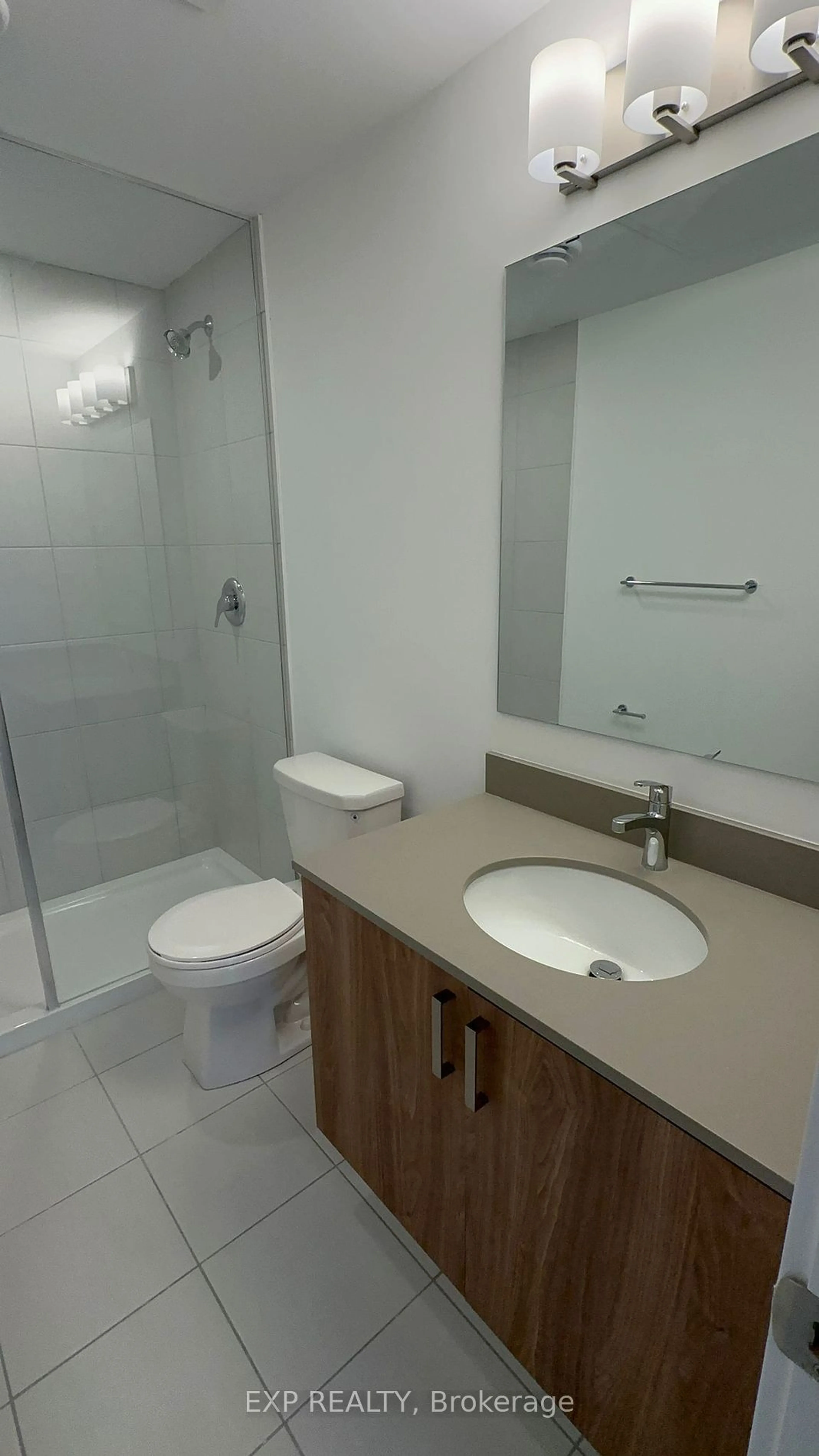 Standard bathroom, not visible floor for 4015 Hickory Dr #TH21, Mississauga Ontario L4W 1L1