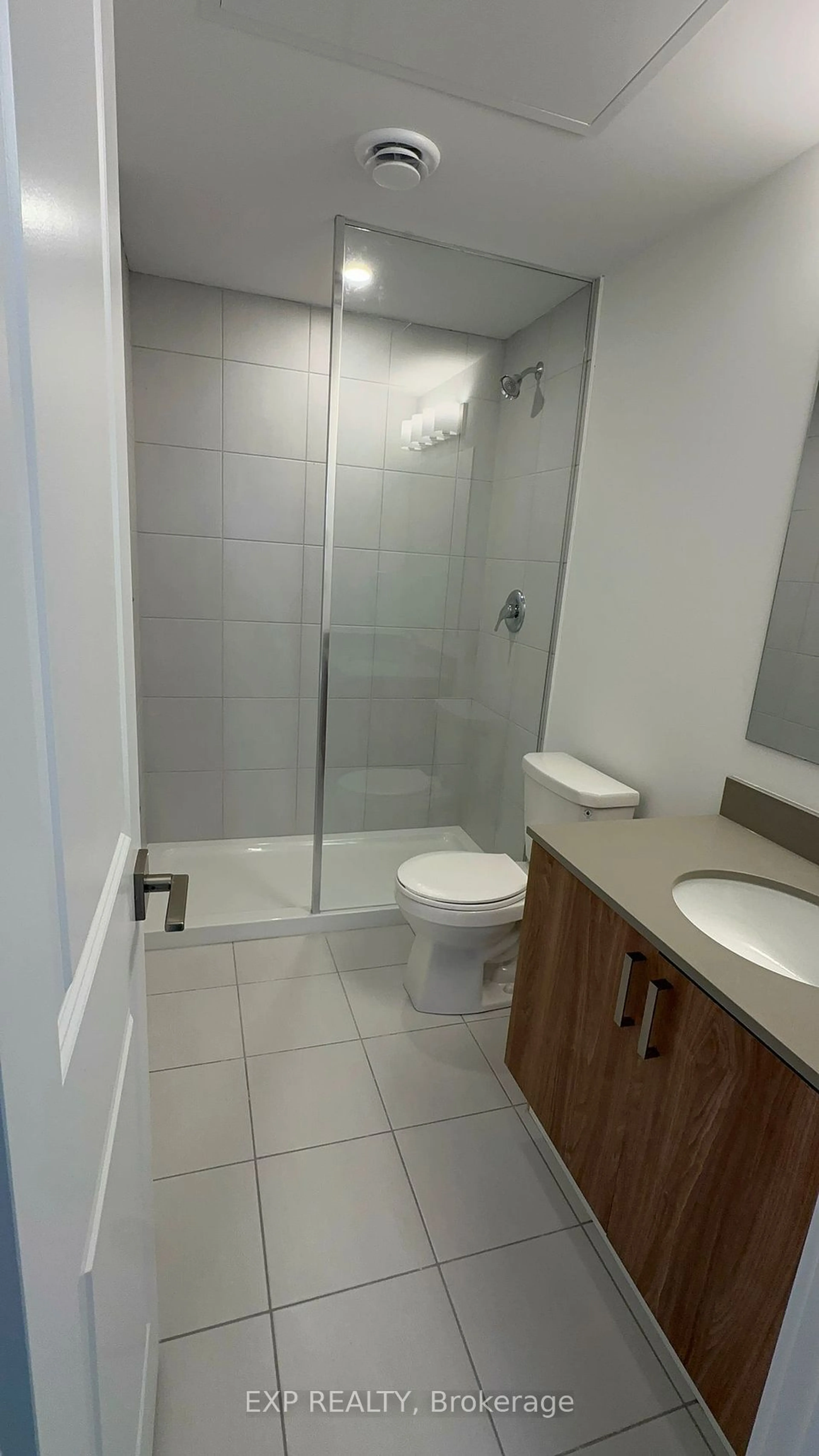 Standard bathroom, not visible floor for 4015 Hickory Dr #TH21, Mississauga Ontario L4W 1L1