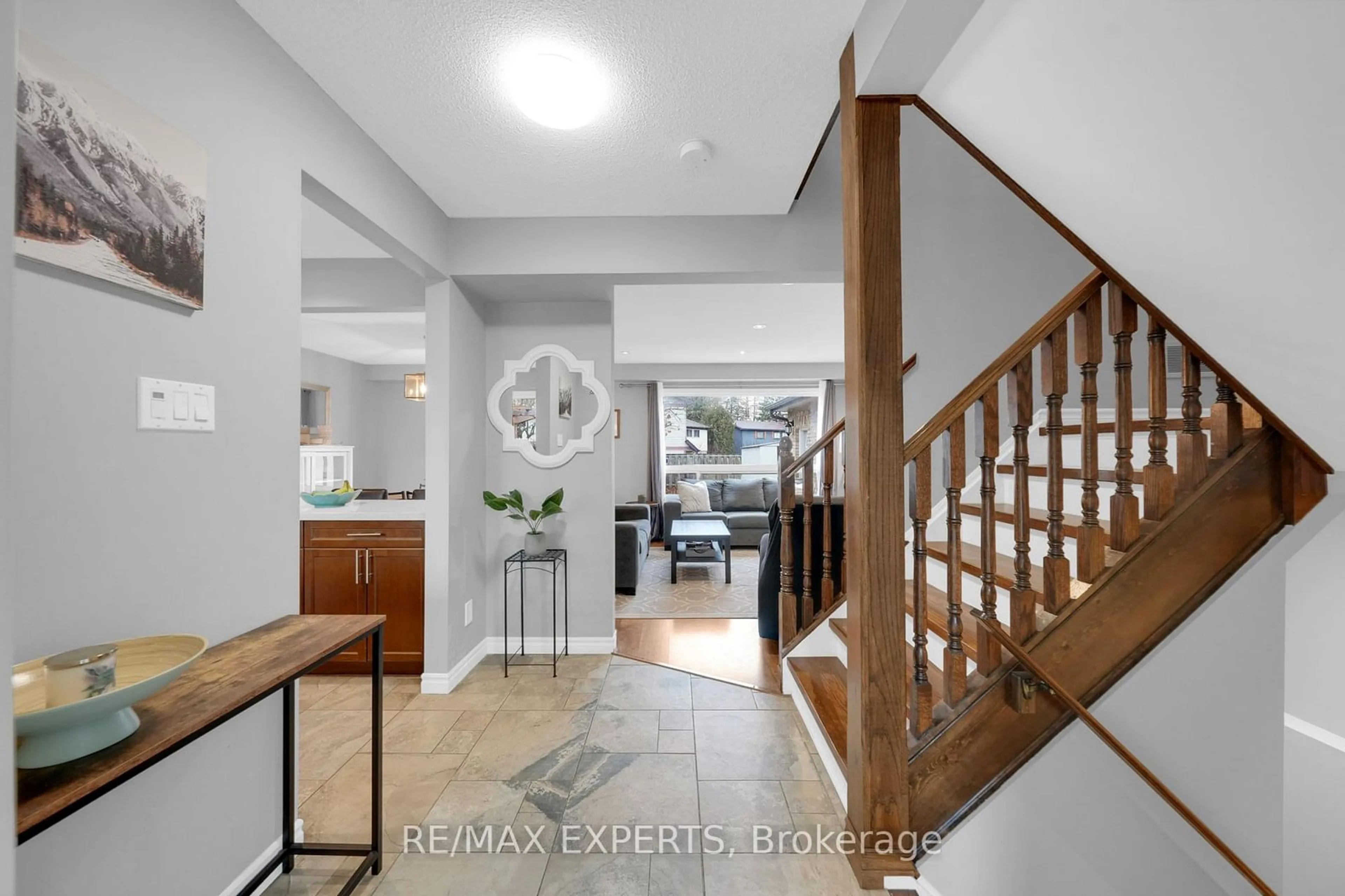 Indoor entryway, wood floors for 73 Downey Dr, Caledon Ontario L7E 2B8