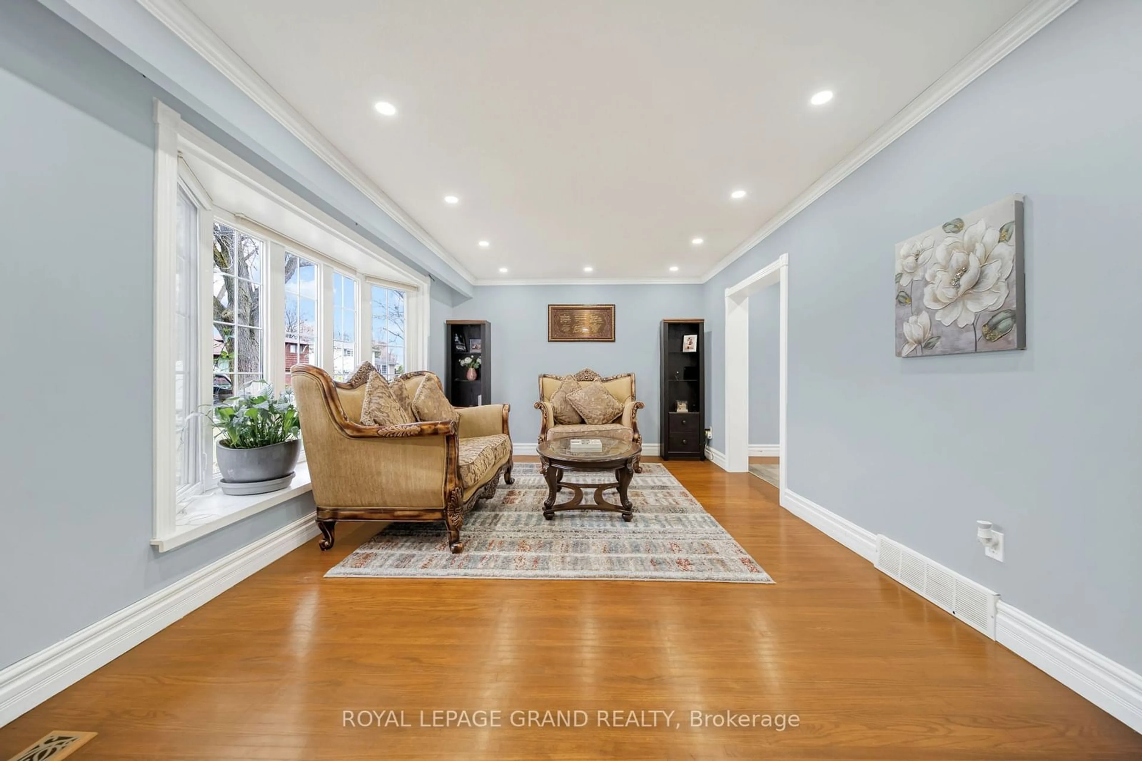 Indoor entryway, wood floors for 59 Roberts Cres, Brampton Ontario L6W 1G9