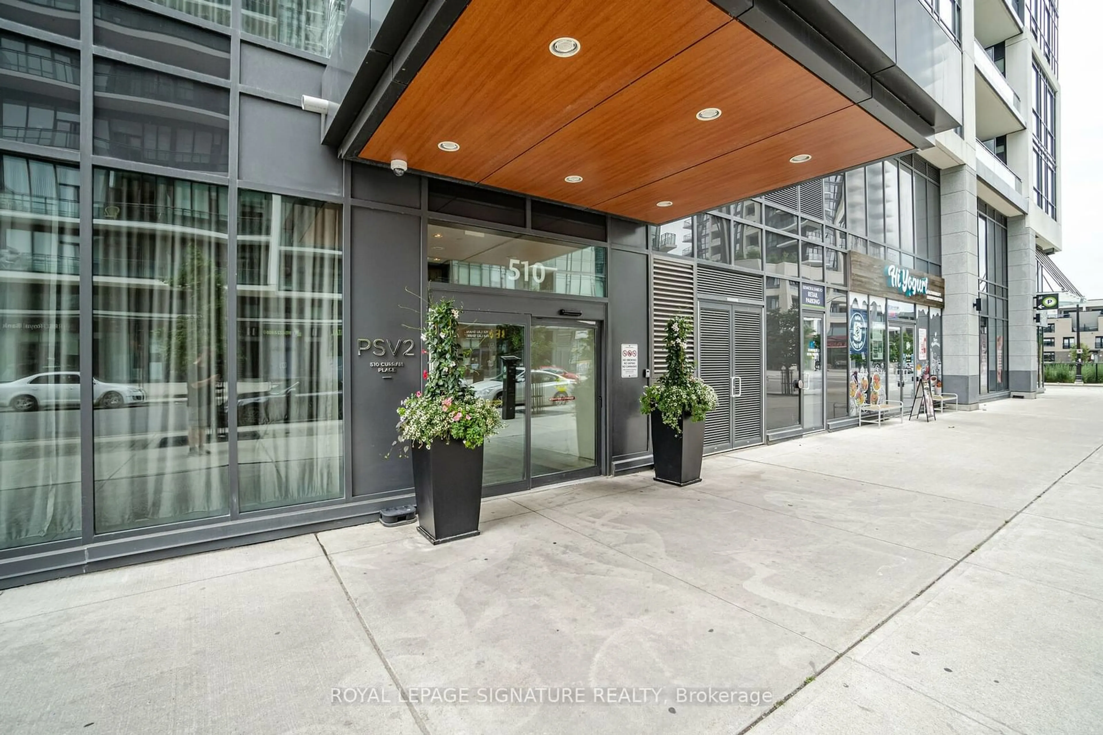 Indoor foyer, ceramic floors for 510 Curran Pl #3008, Mississauga Ontario L5B 0G4