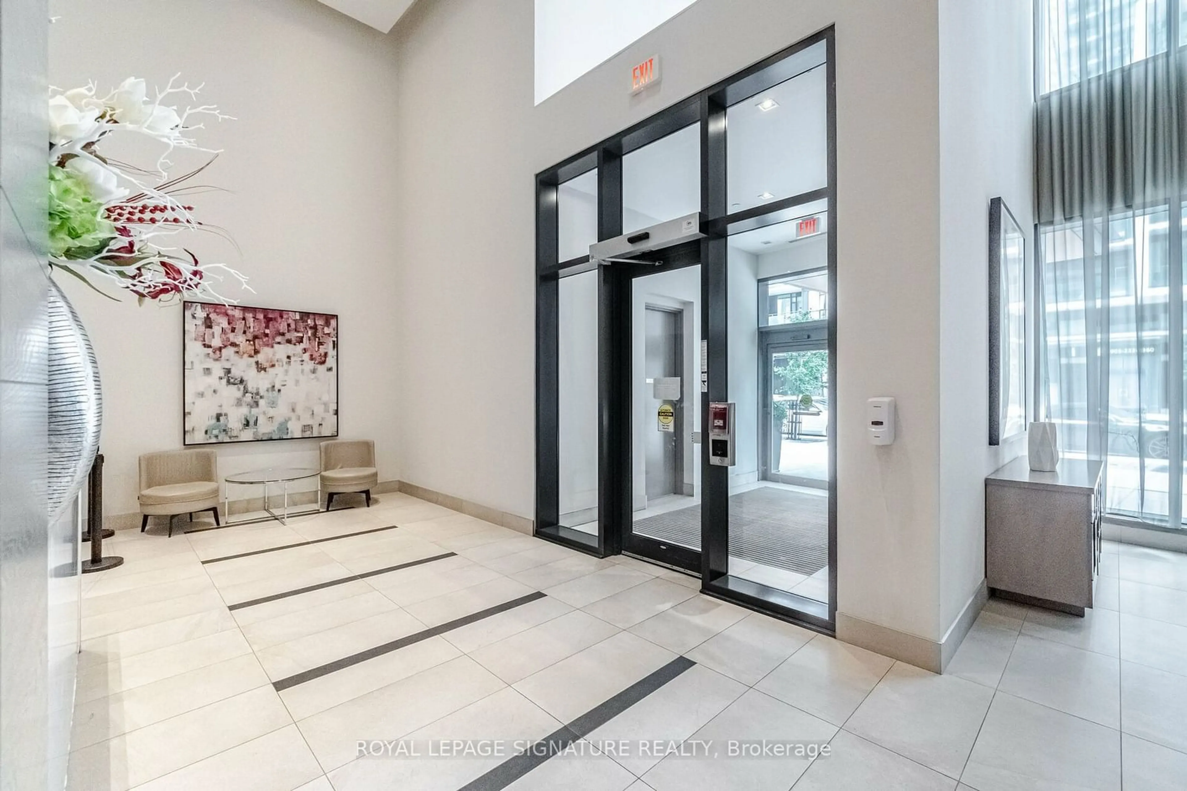 Indoor foyer, ceramic floors for 510 Curran Pl #3008, Mississauga Ontario L5B 0G4