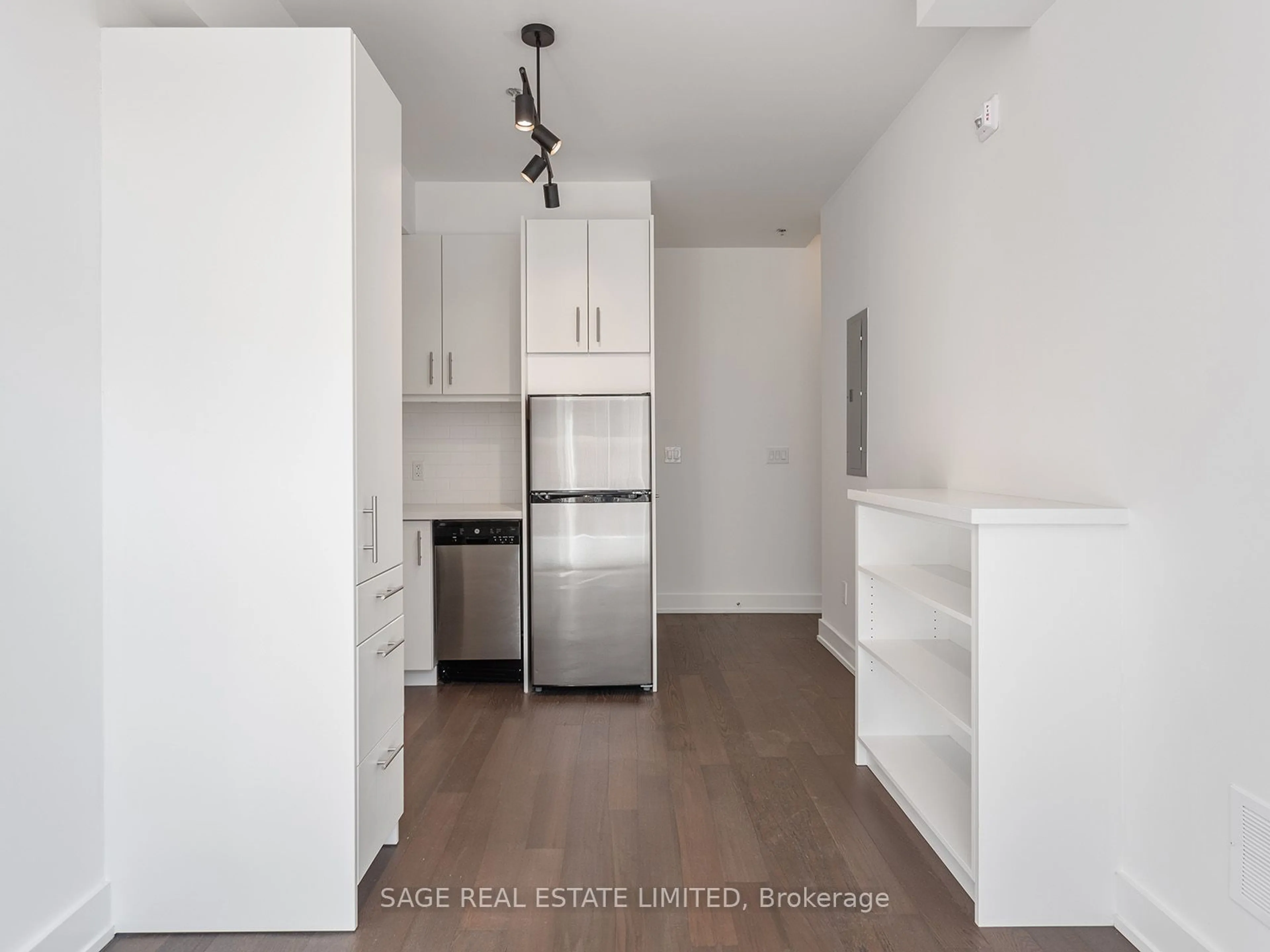 Standard kitchen, wood floors for 1183 Dufferin St #111, Toronto Ontario M6H 4B7