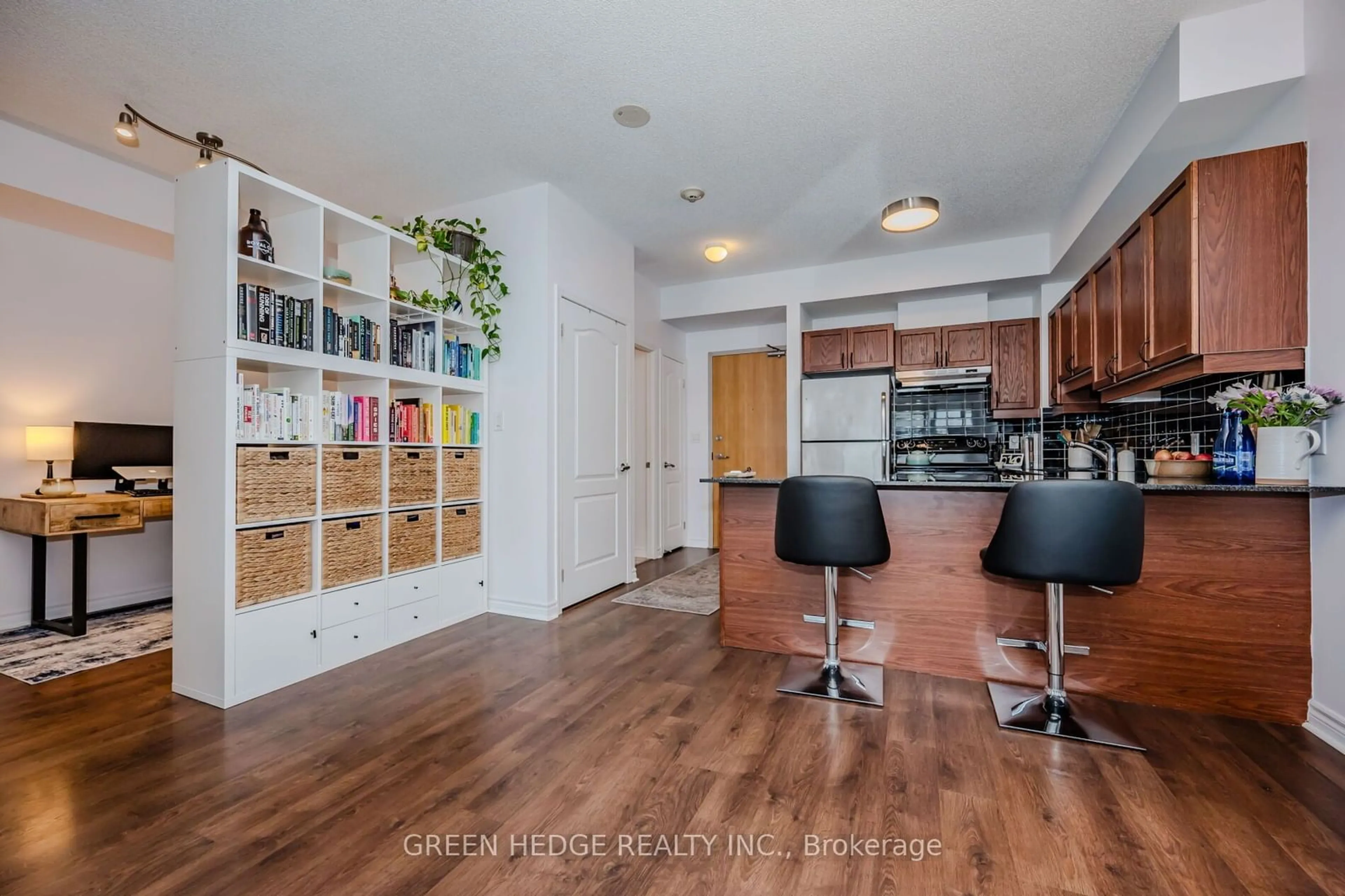 Open concept kitchen for 3865 Lake Shore Blvd ##213, Toronto Ontario M8W 0A2