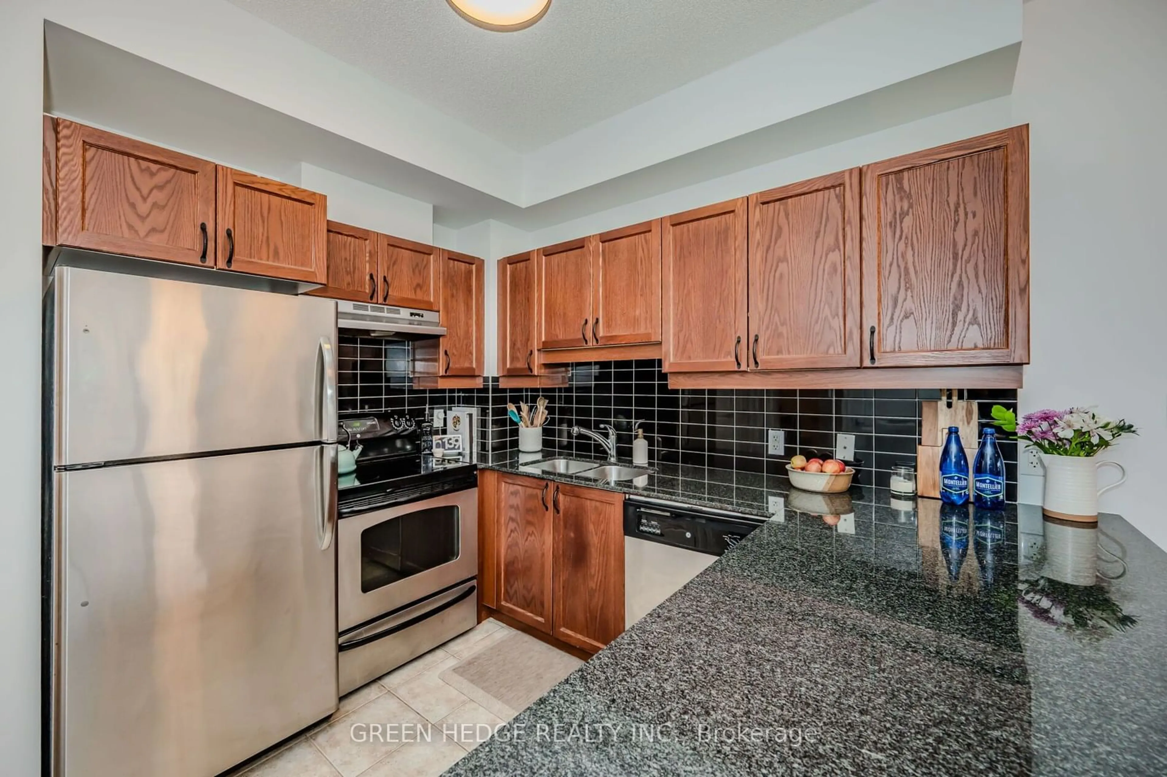 Standard kitchen, wood floors, cottage for 3865 Lake Shore Blvd ##213, Toronto Ontario M8W 0A2